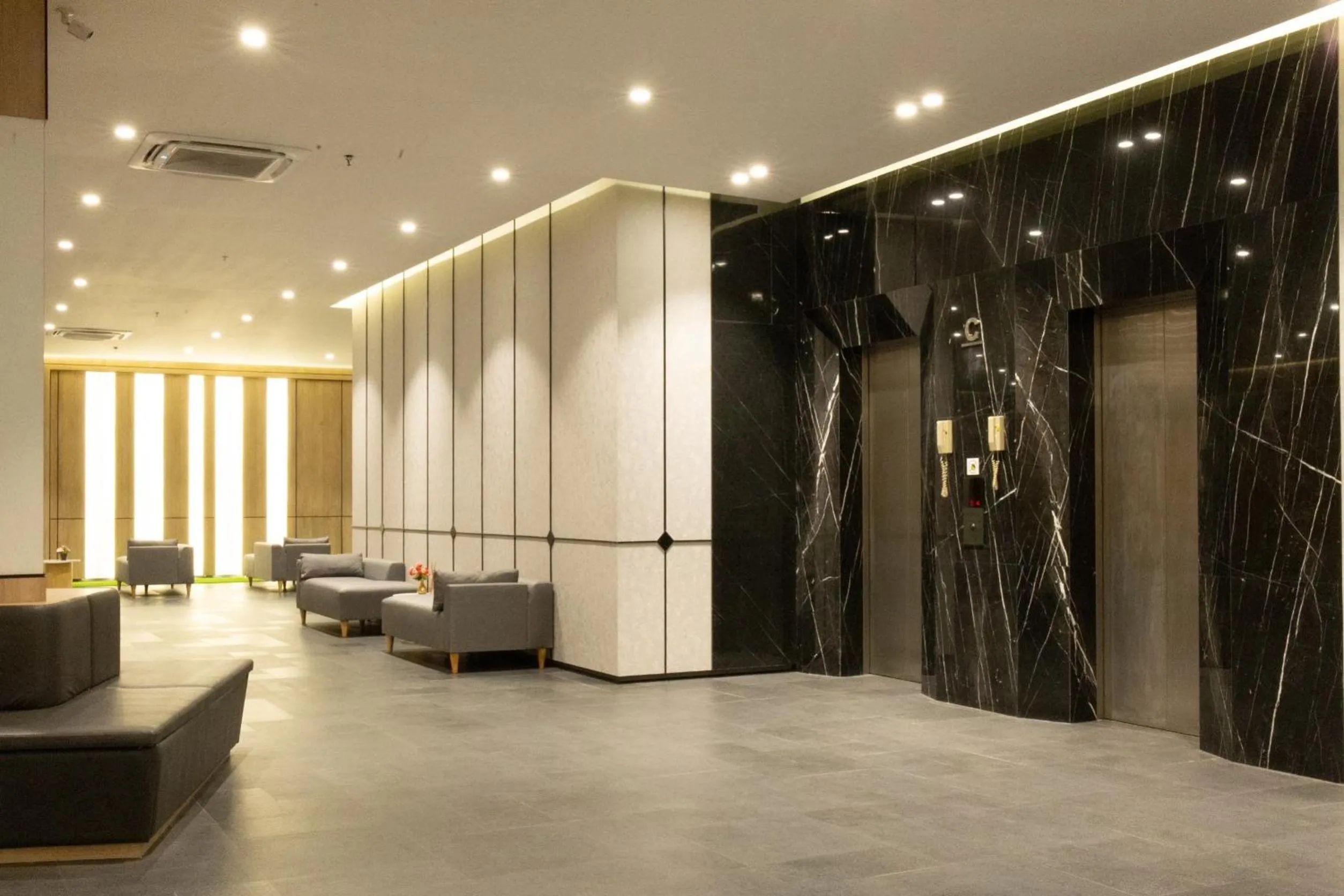 Property building in Le Srivaree Suvarnabhumi Airport Hotel