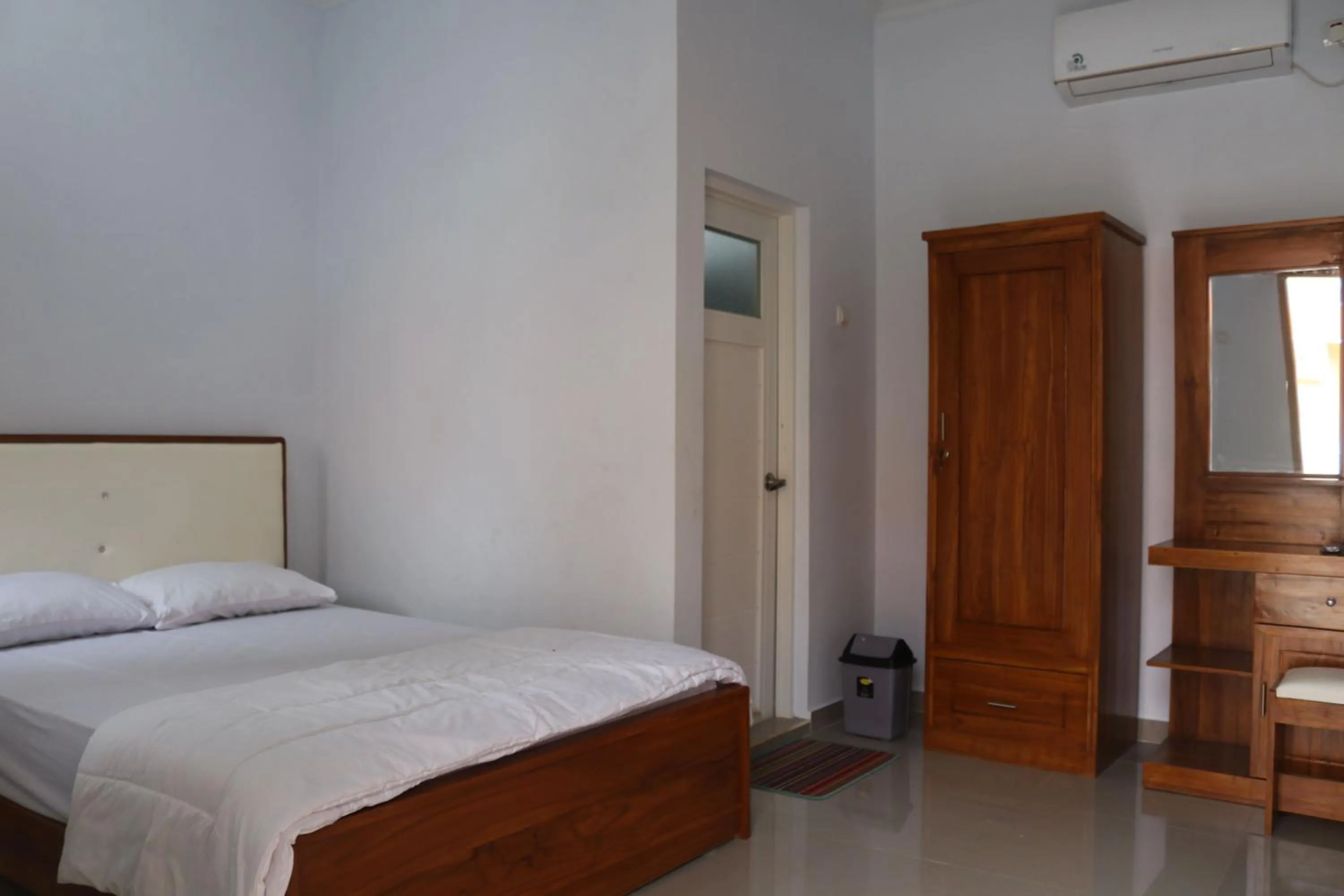 Photo of the whole room, Bed in Aluky Hotel