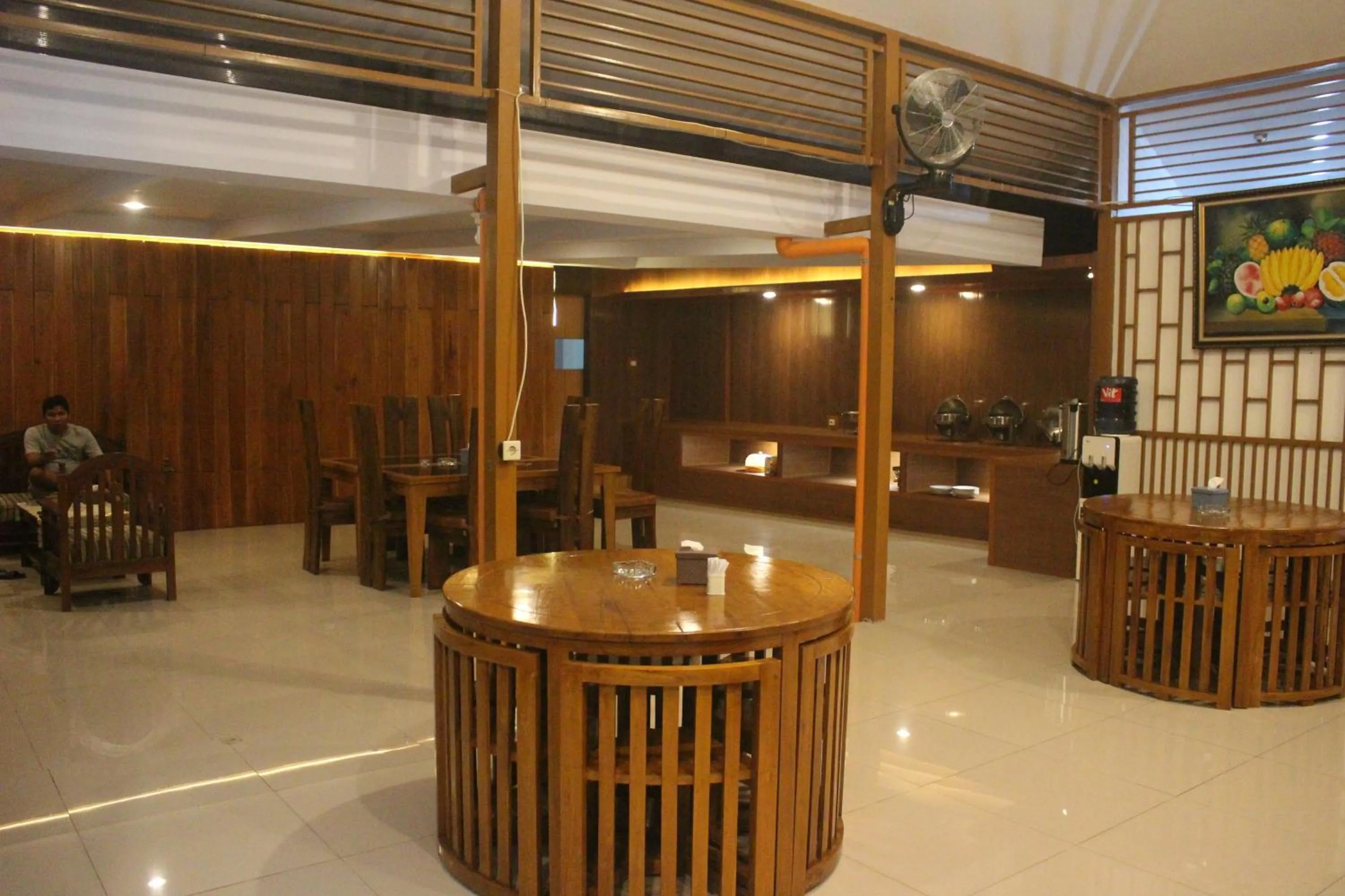 Restaurant/places to eat in Aluky Hotel