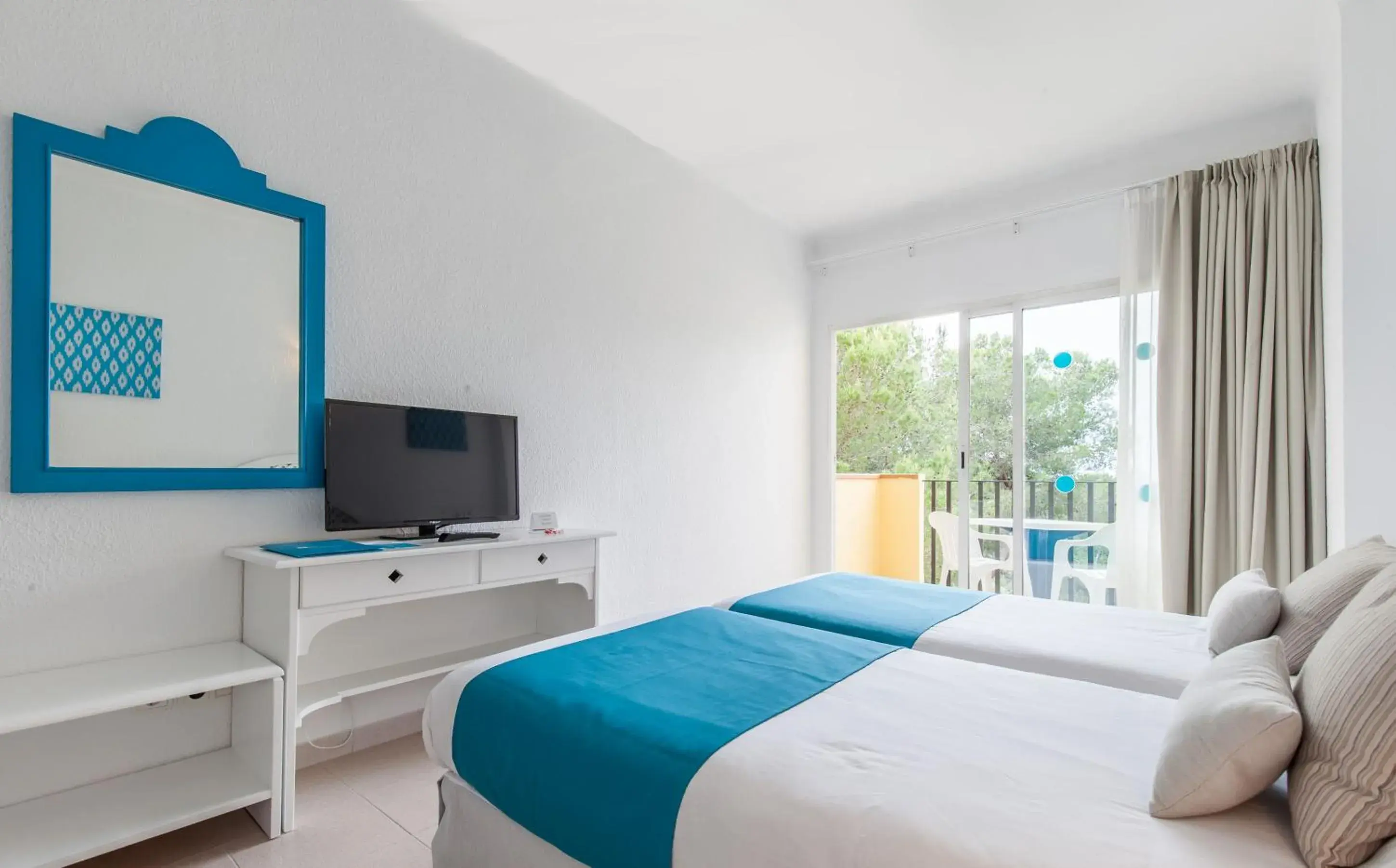 Photo of the whole room, Bed in BLUESEA Costa Verde Photo of the whole room, Bed in BLUESEA Costa Verde