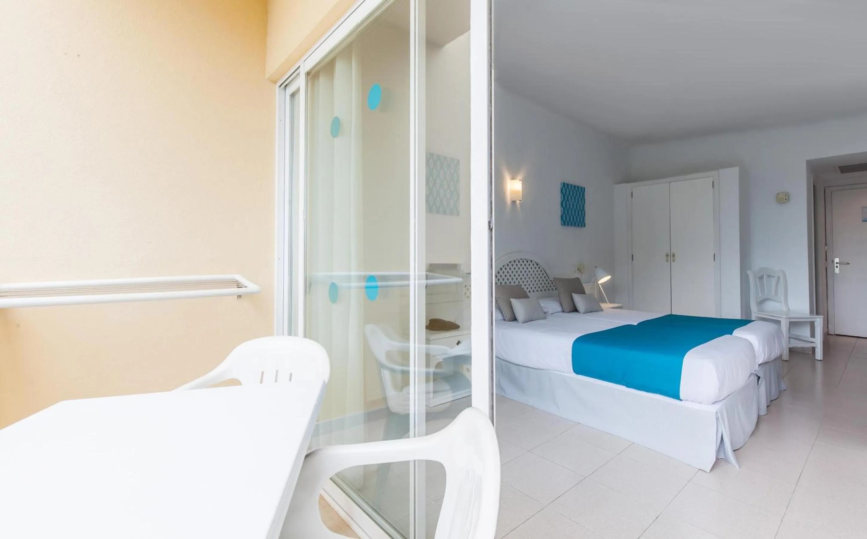 Photo of the whole room, Bed in BLUESEA Costa Verde