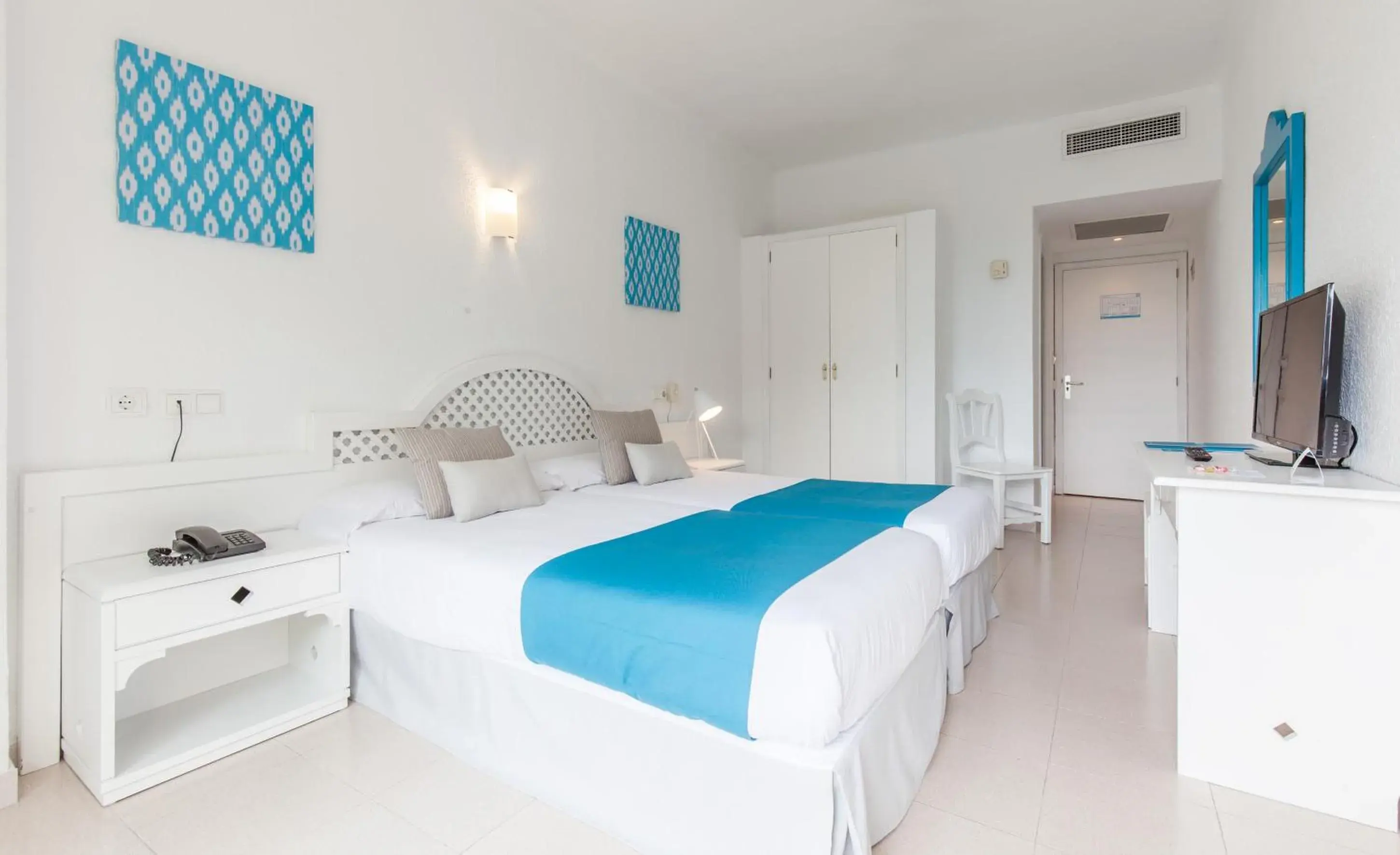 Photo of the whole room, Bed in BLUESEA Costa Verde Photo of the whole room, Bed in BLUESEA Costa Verde