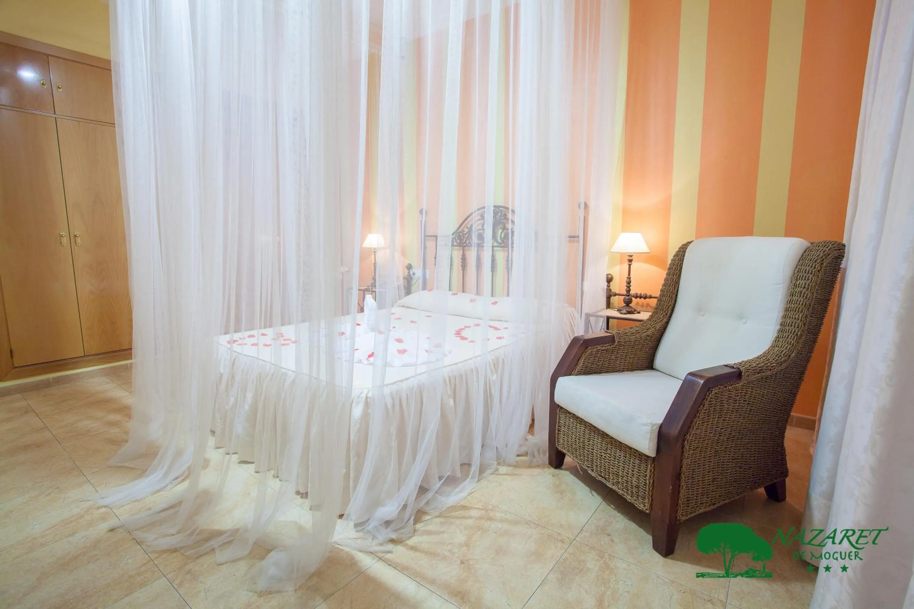 Decorative detail, Bed in Complejo Turístico Rural Nazaret De Moguer