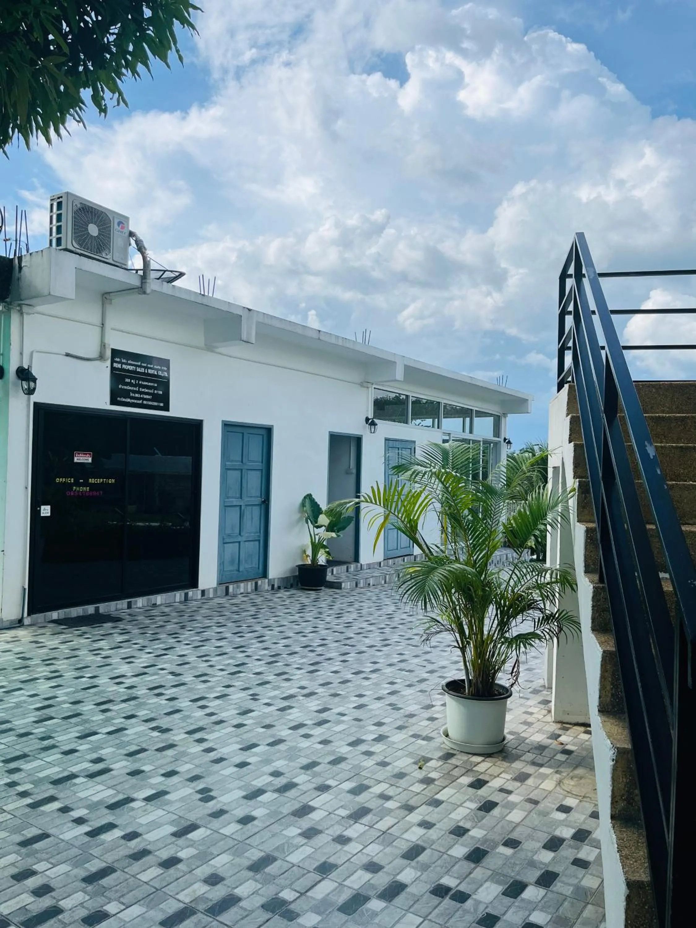 White Seaview Residence