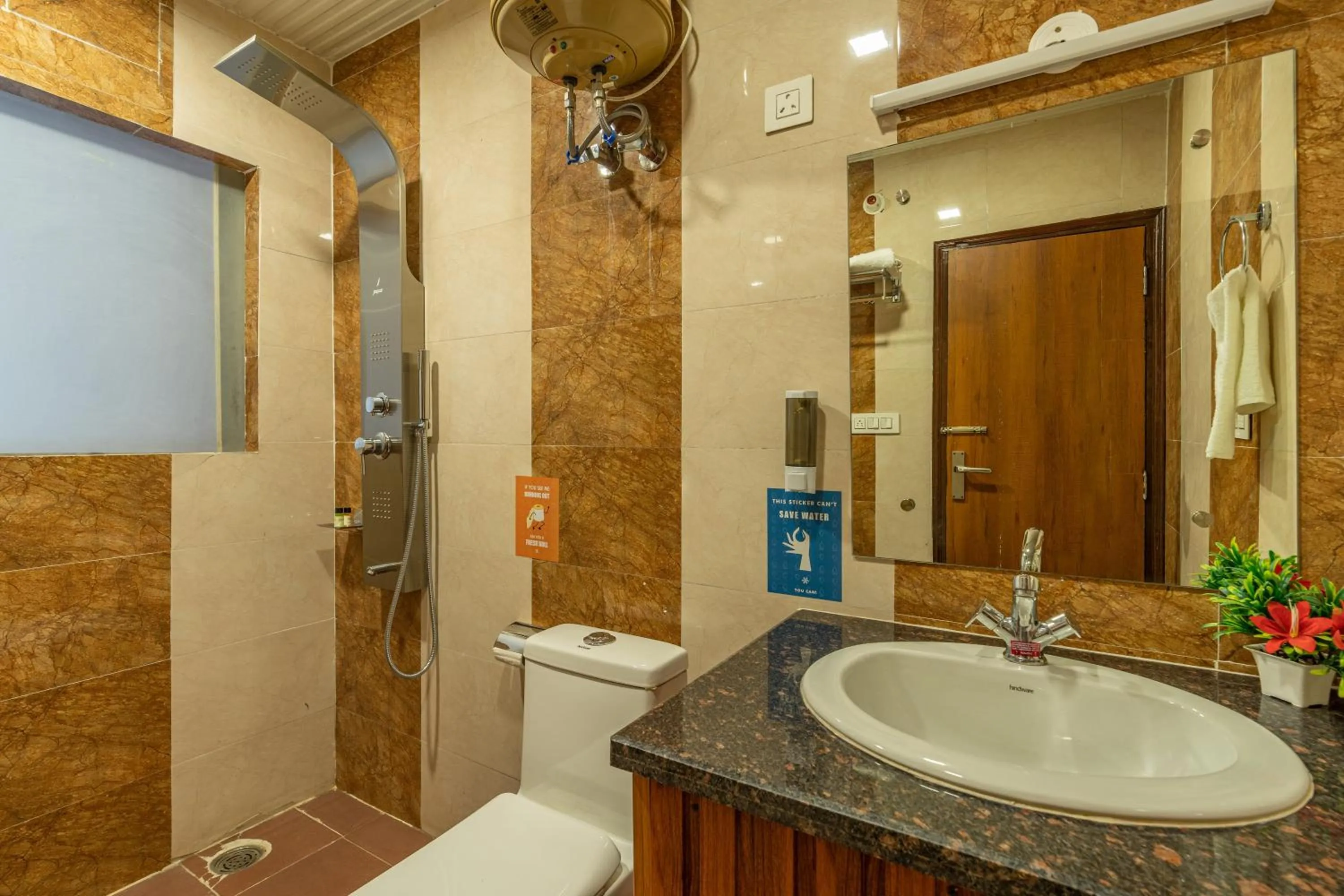 Shower in Zostel Plus Kareri