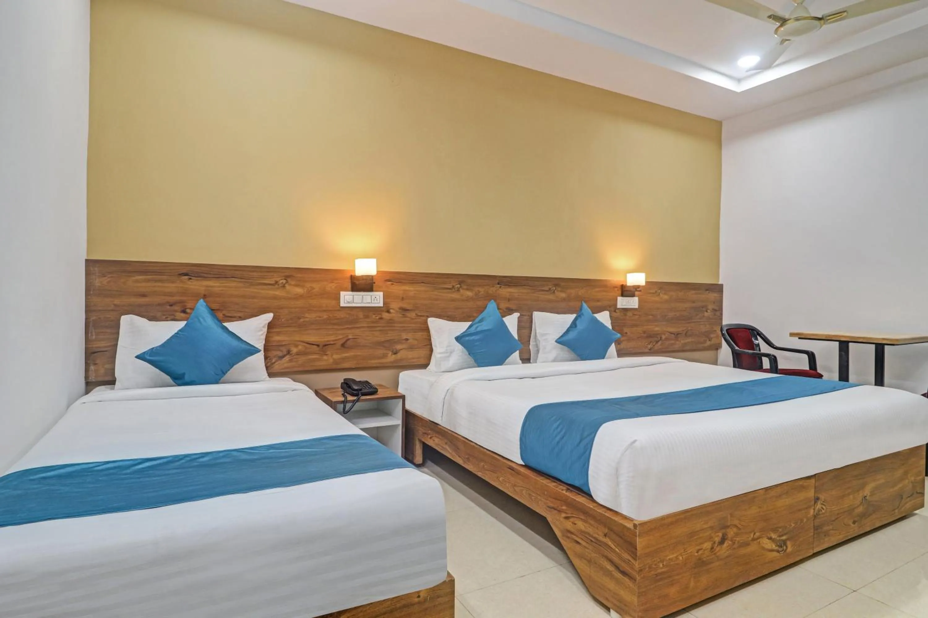 Photo of the whole room, Bed in The Balcony Hotel