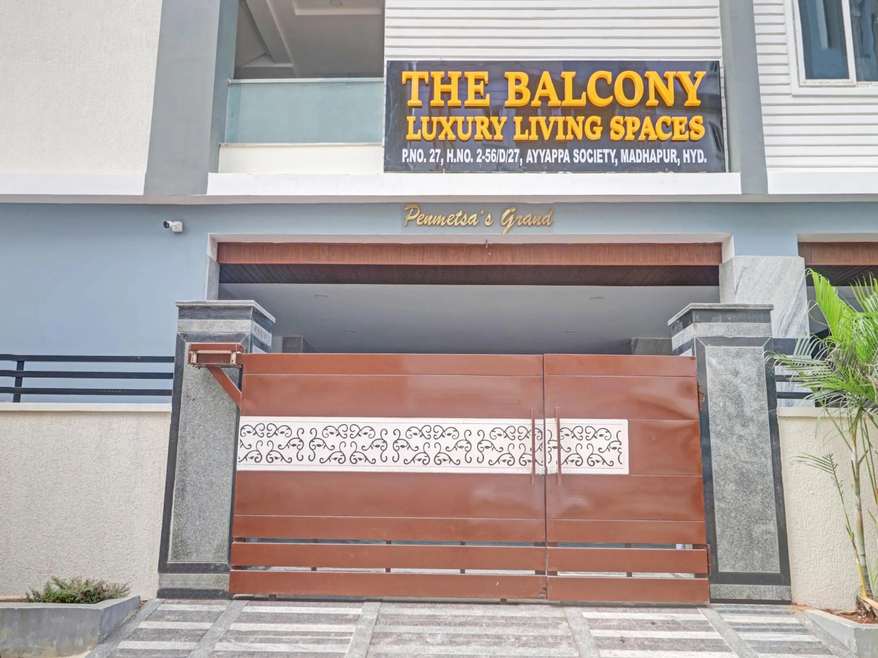 Facade/entrance in The Balcony Hotel