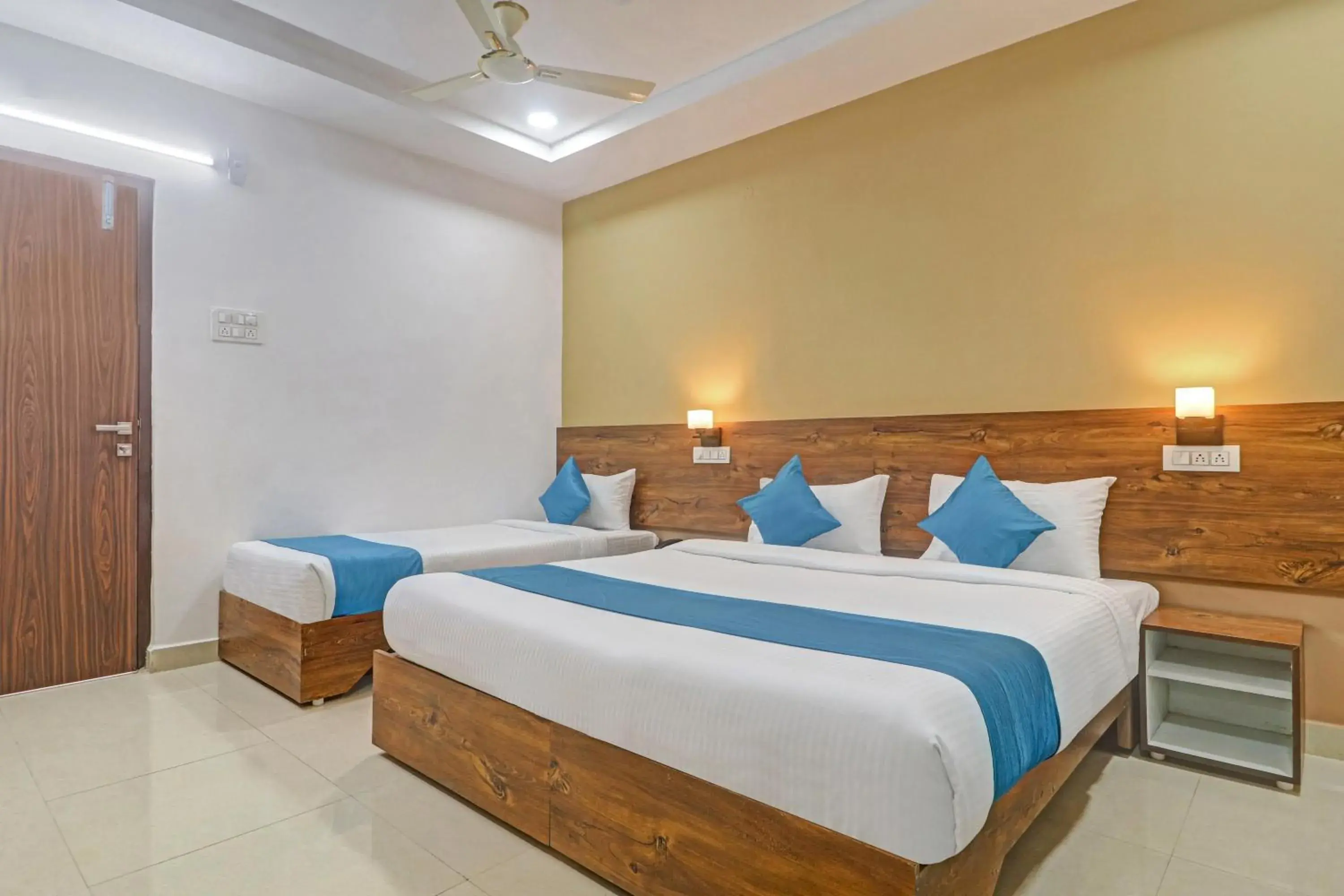 Photo of the whole room, Bed in The Balcony Hotel Photo of the whole room, Bed in The Balcony Hotel