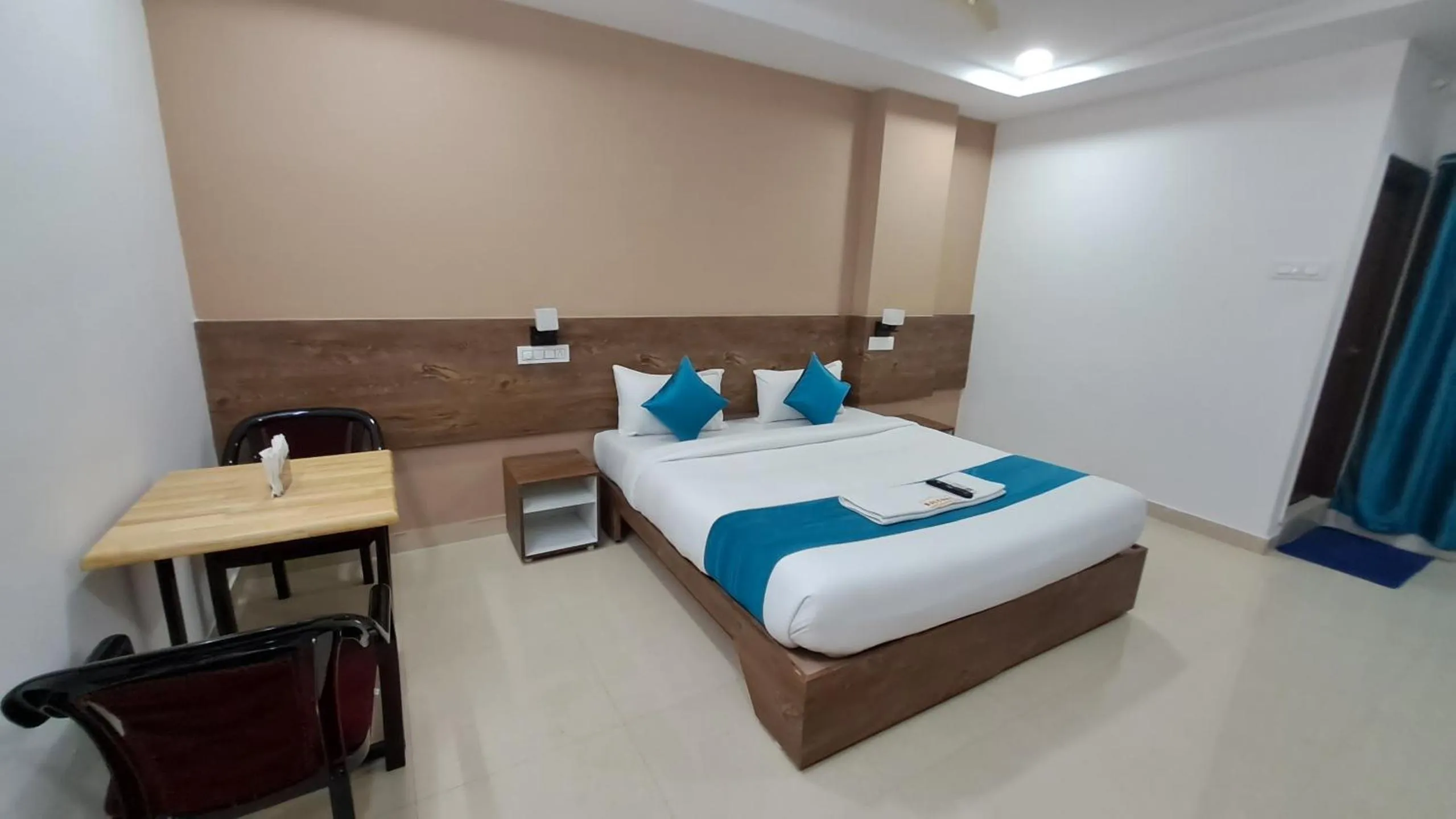 Bed in The Balcony Hotel