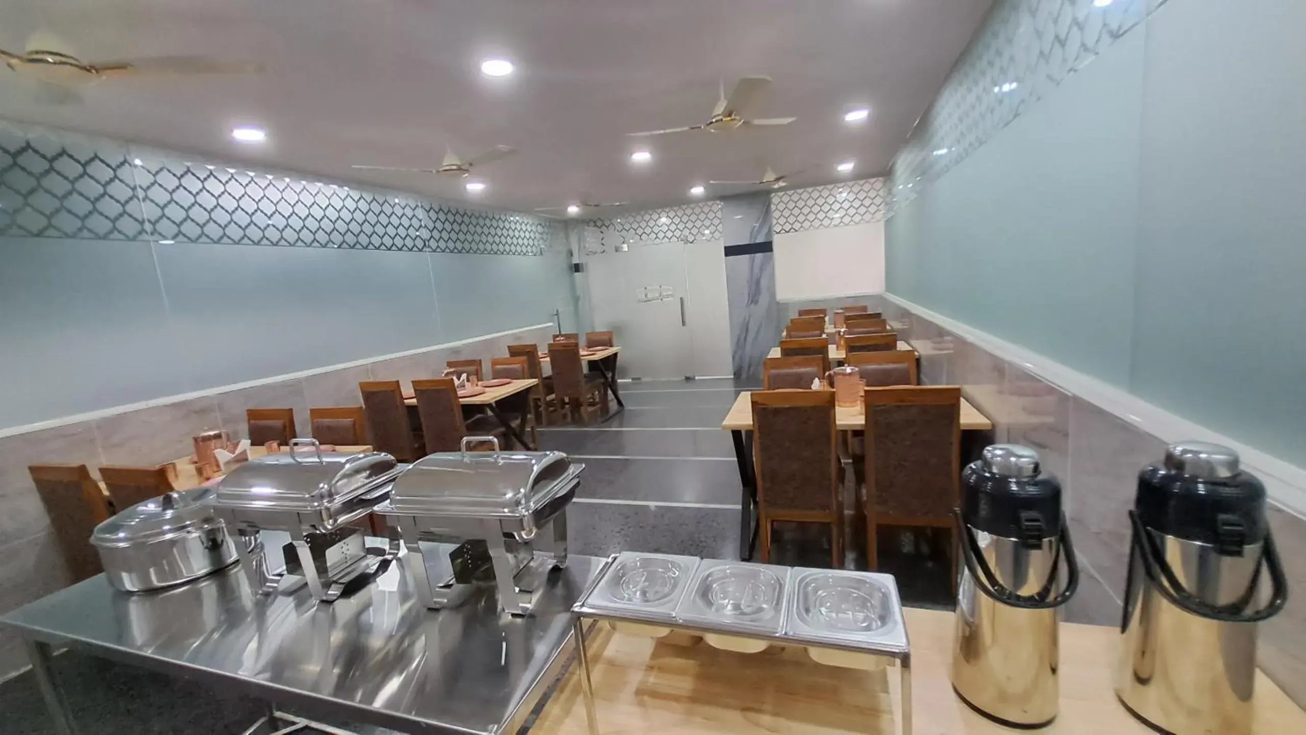 Restaurant/places to eat in The Balcony Hotel Restaurant/places to eat in The Balcony Hotel