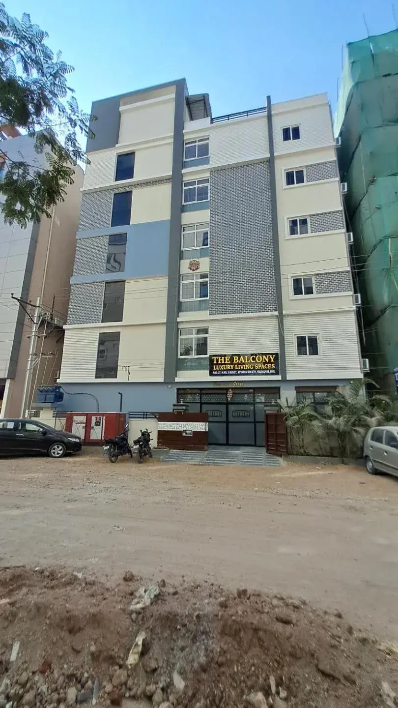 Facade/entrance in The Balcony Hotel Facade/entrance in The Balcony Hotel