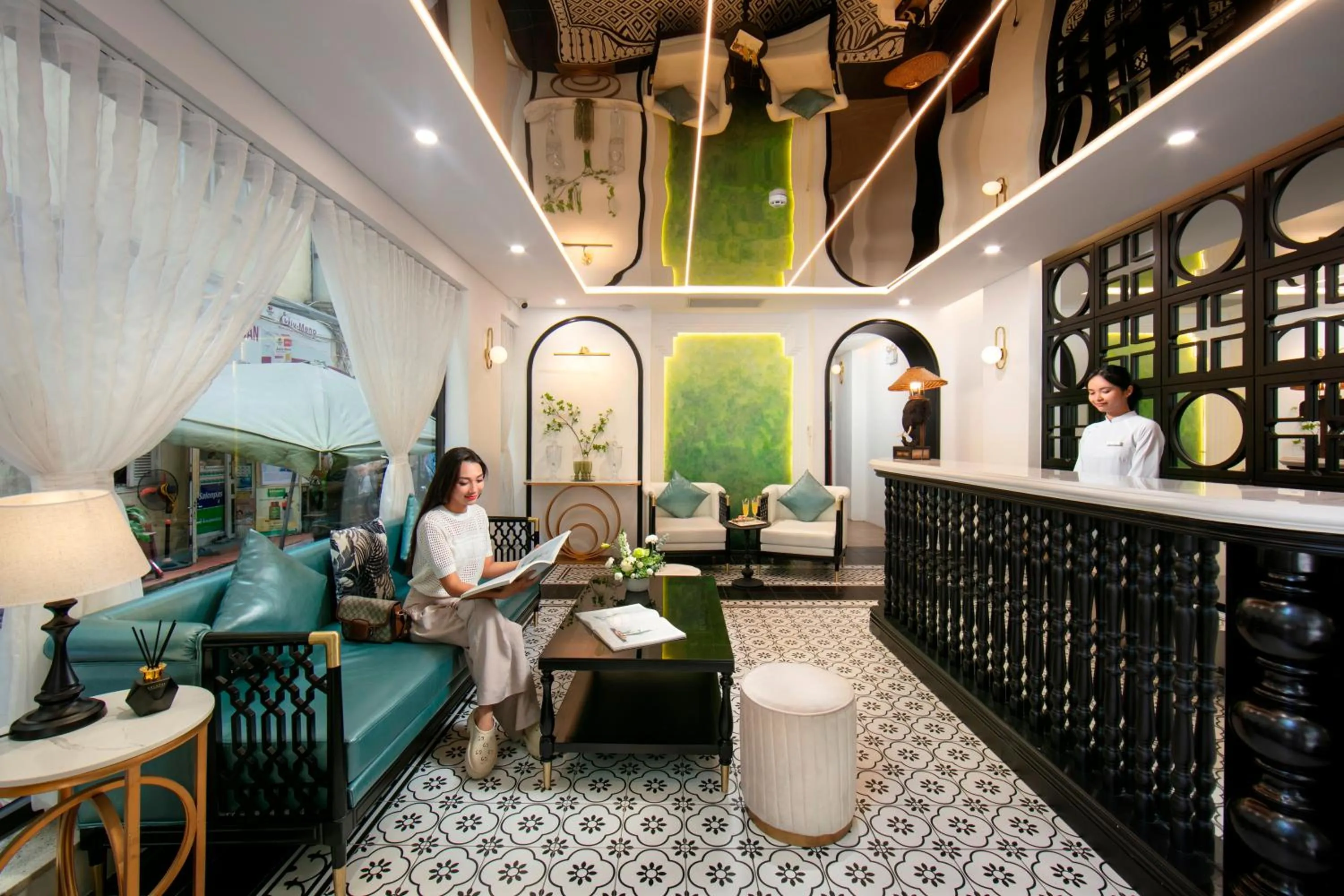 People in Hotel De Rond