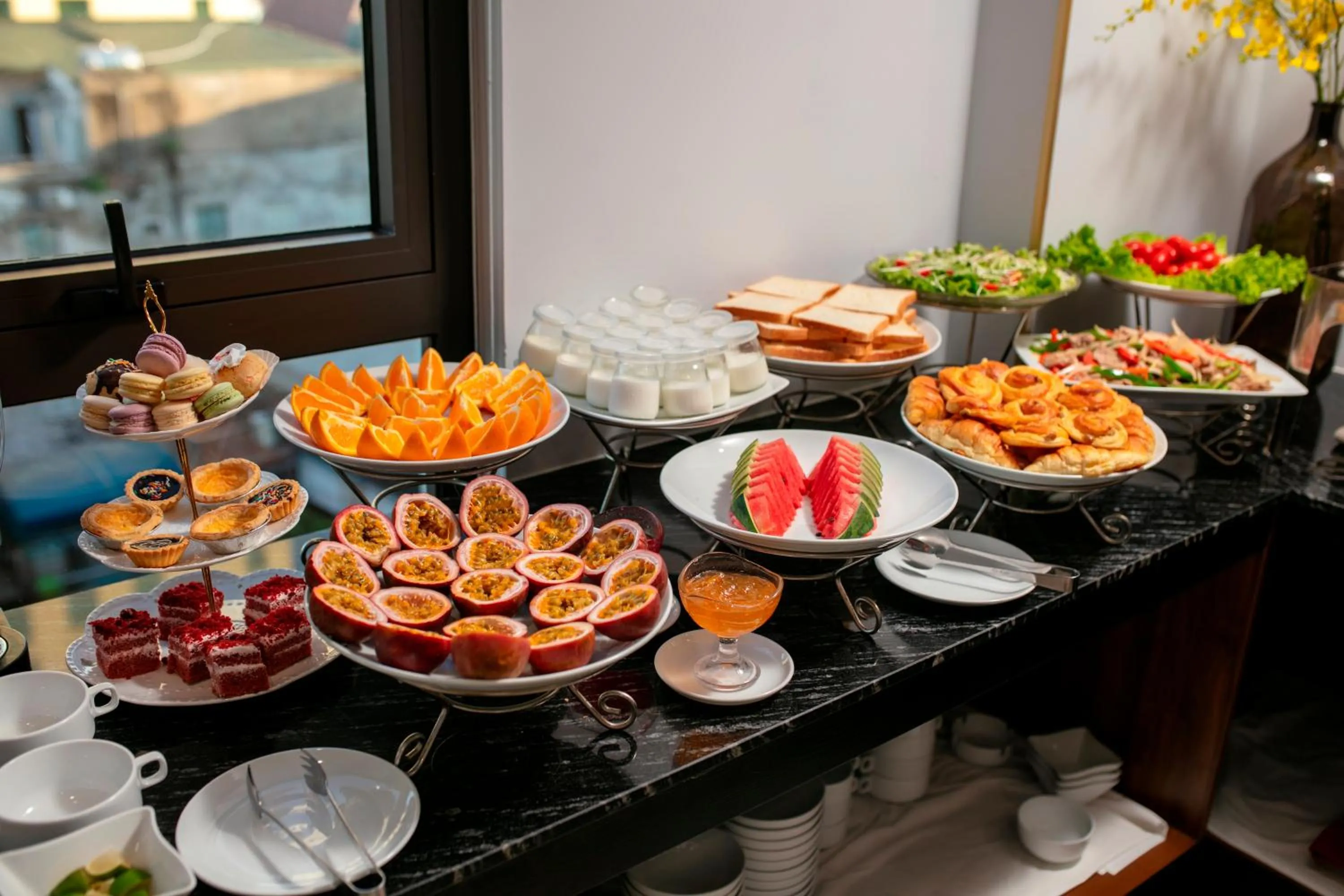 Buffet breakfast in Hotel De Rond