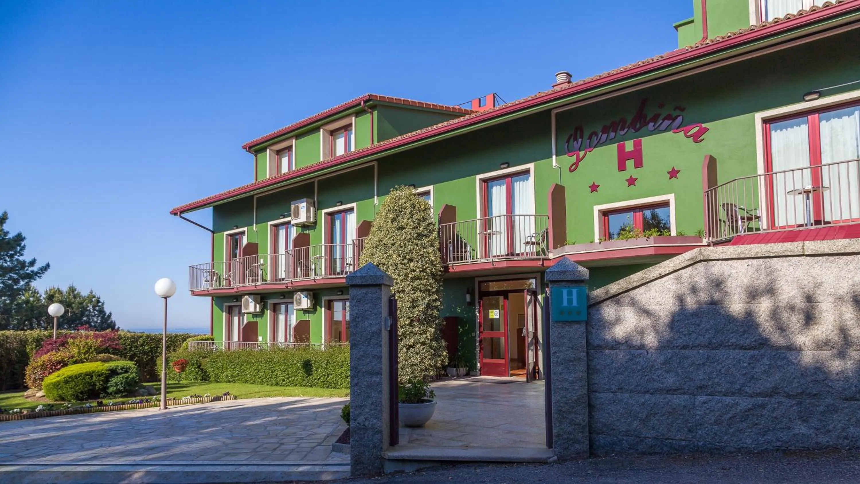 Property building in Hotel Lombiña