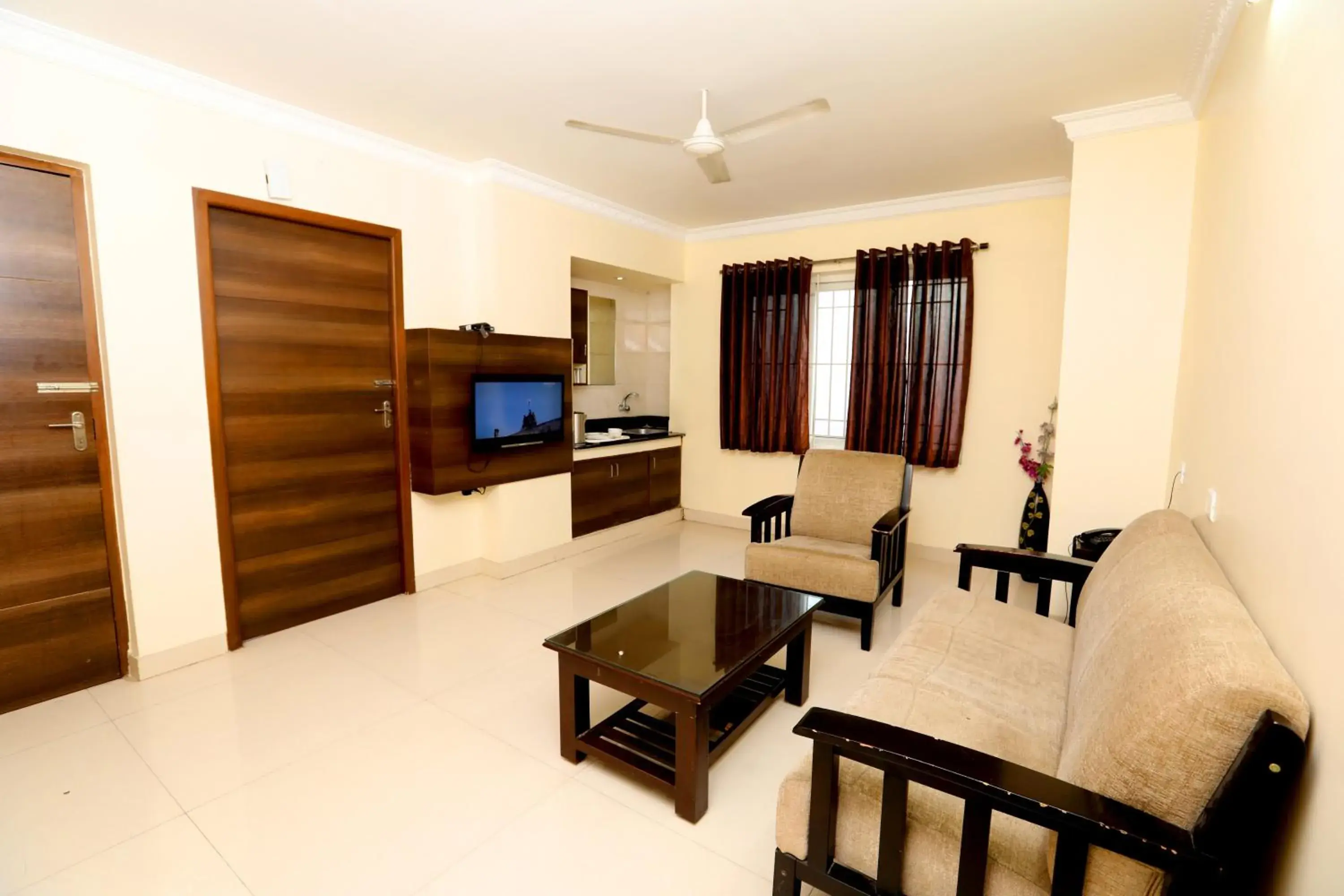 Living room in Chetinaad Courtyard Gandhipuram by Centre Park Living room in Chetinaad Courtyard Gandhipuram by Centre Park