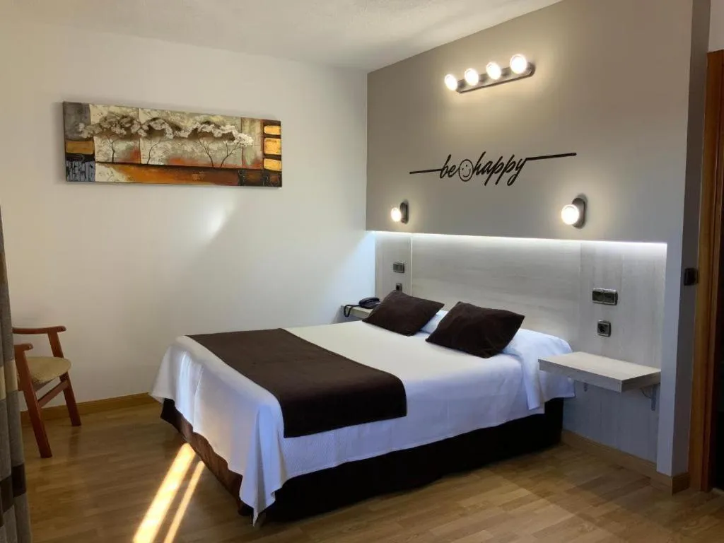 Bedroom, Bed in Hotel Mozárbez Salamanca