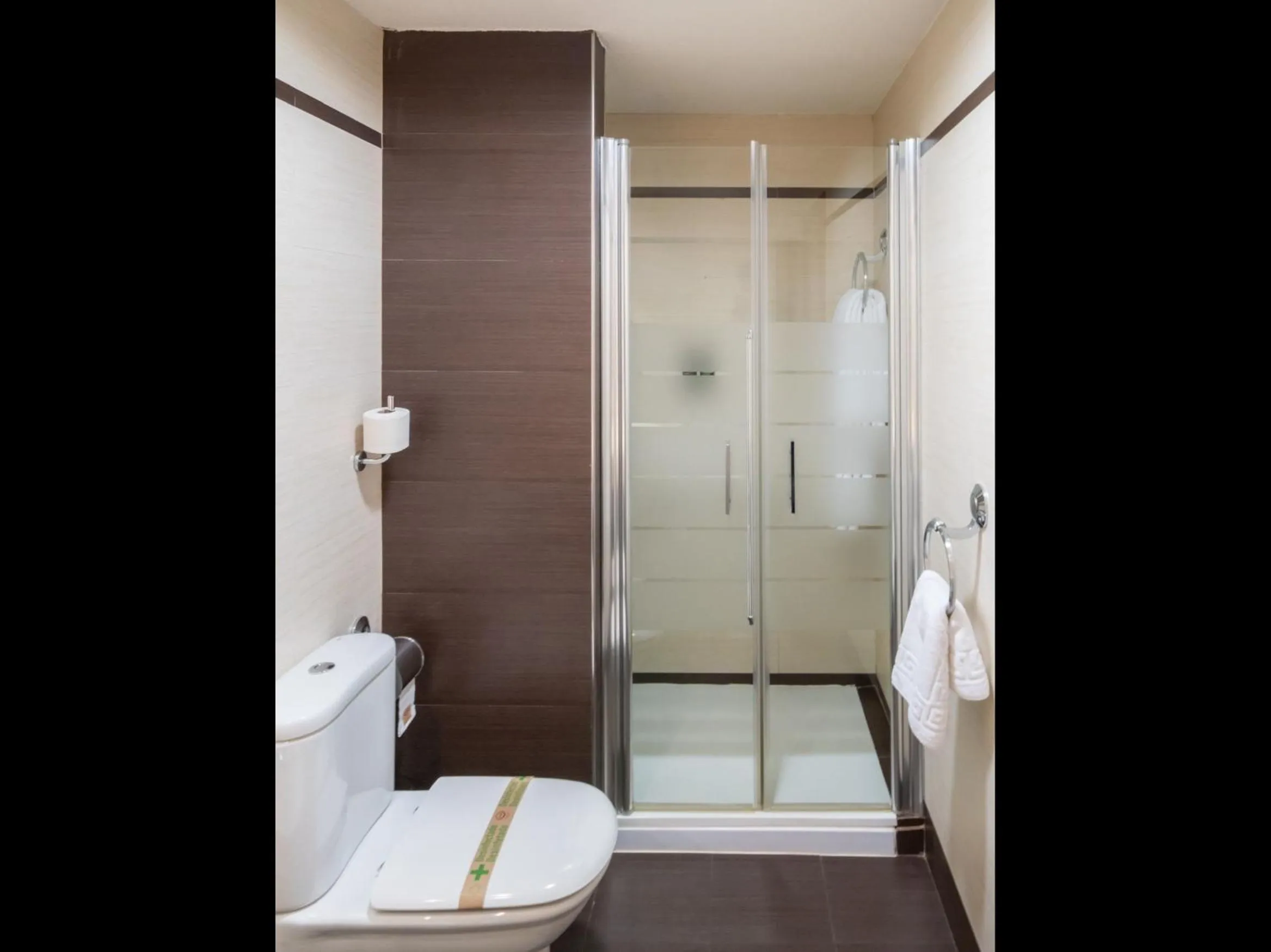 Shower in Hotel Mozárbez Salamanca