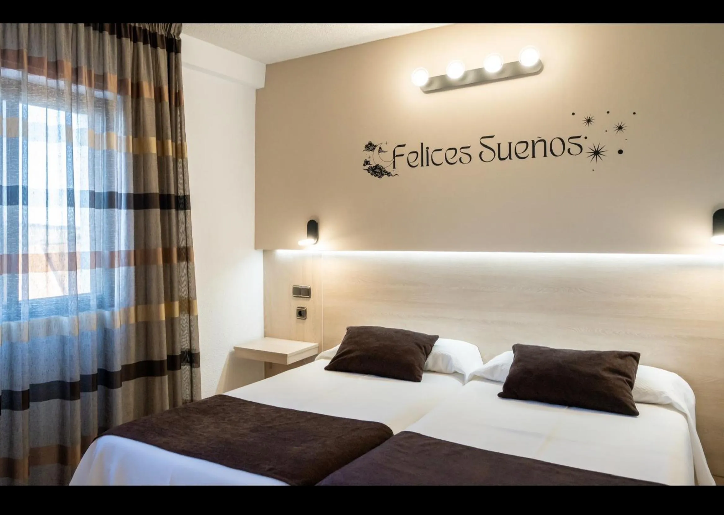 Bed in Hotel Mozárbez Salamanca