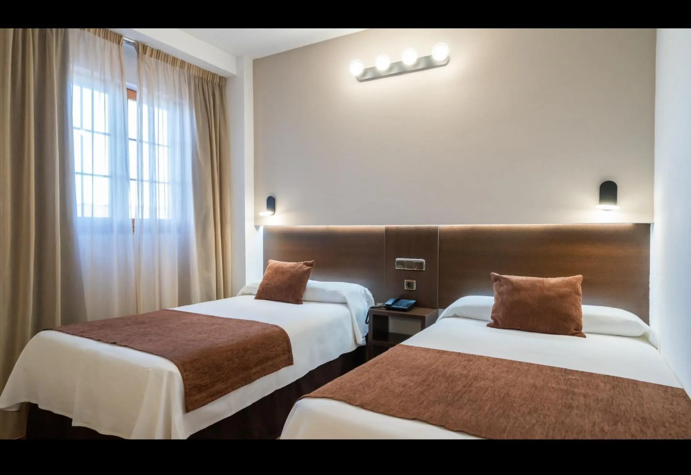 Bed in Hotel Mozárbez Salamanca