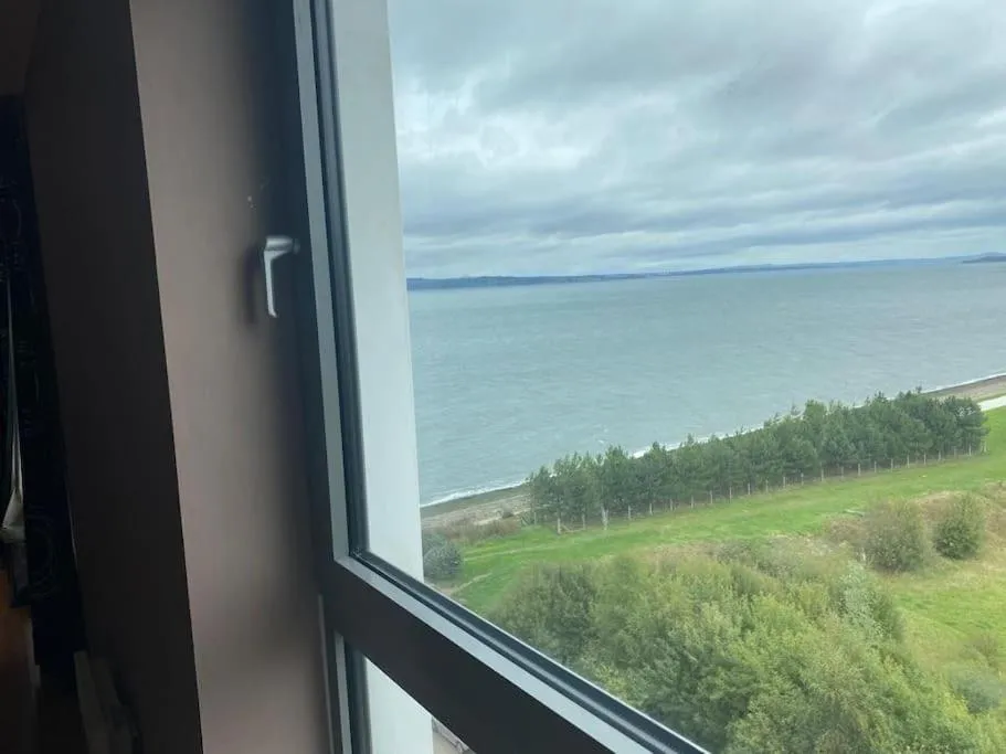 Modern 2 bed apartment with stunning seaside view