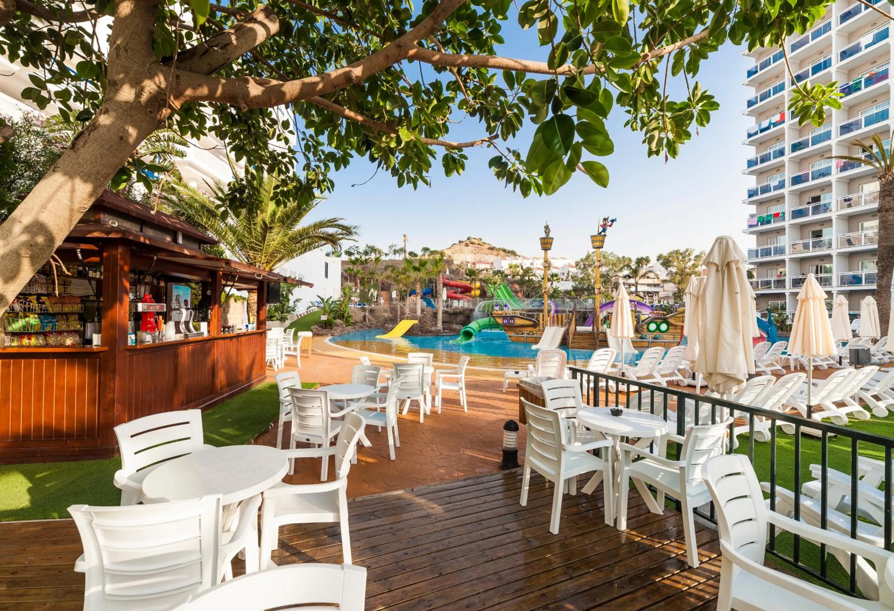 Swimming pool in Globales Los Patos Park