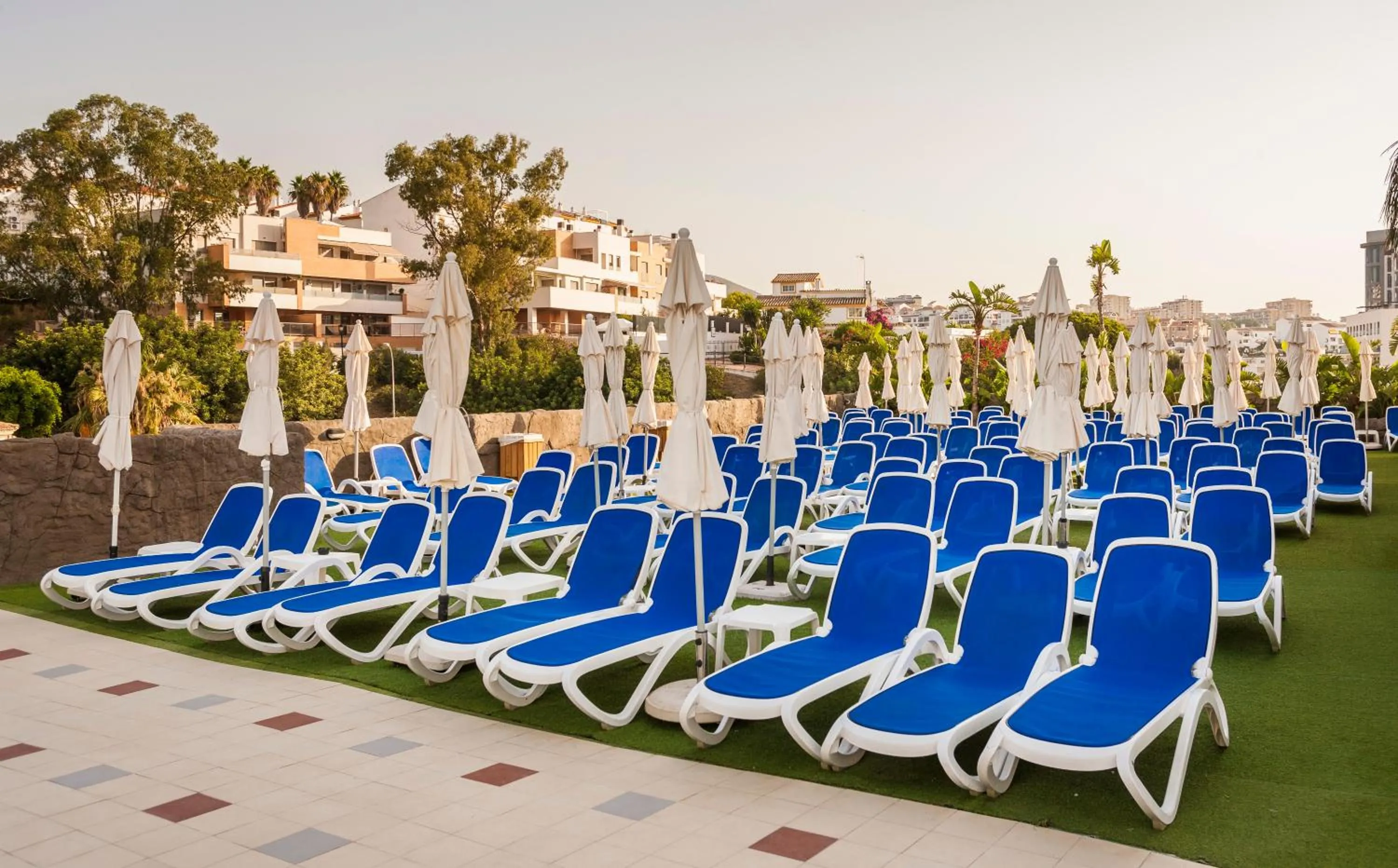 Swimming pool in Globales Los Patos Park