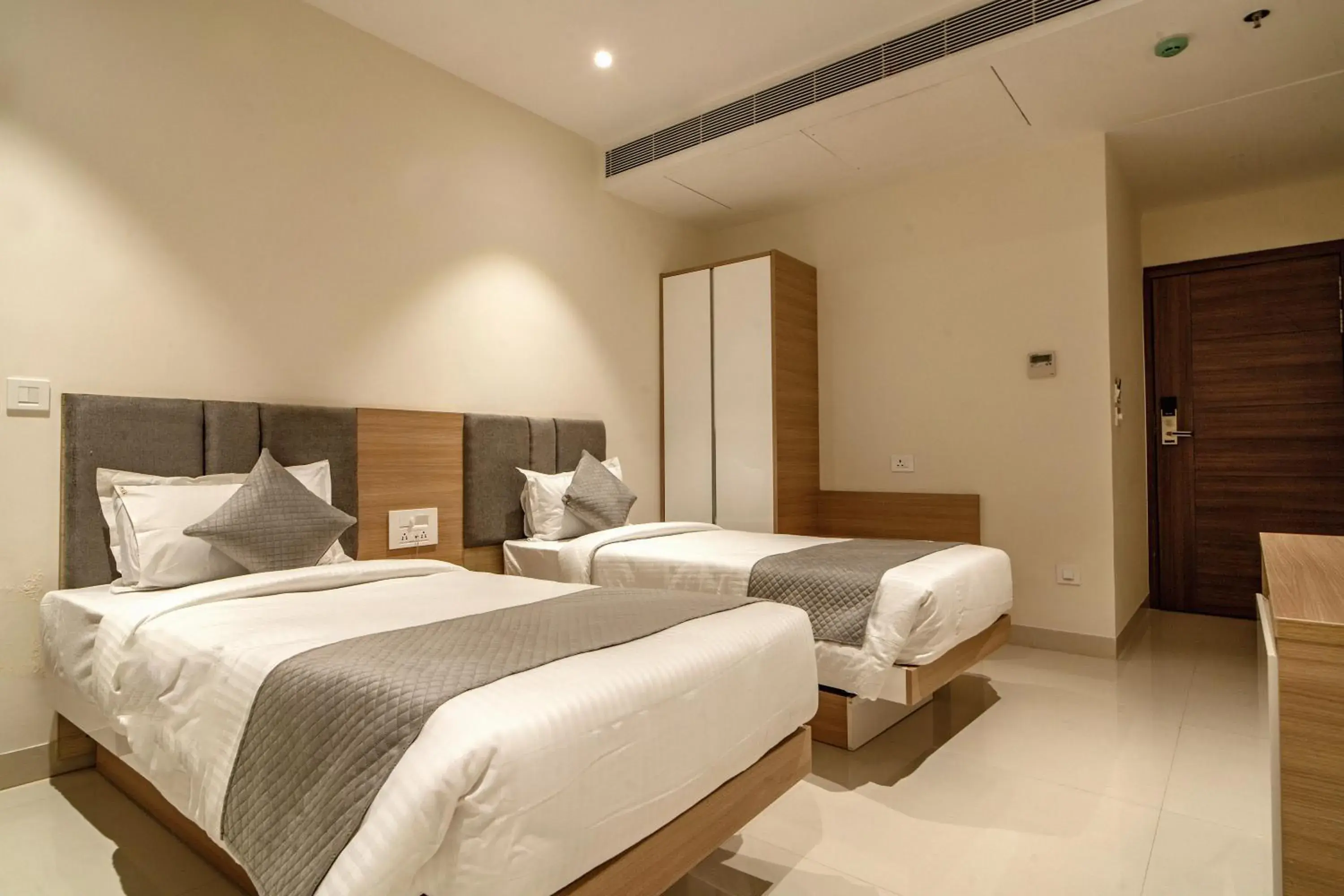 Bed in THE MANGAL VIEW RESIDENCY - A Luxury Boutique Business Hotel Bed in THE MANGAL VIEW RESIDENCY - A Luxury Boutique Business Hotel