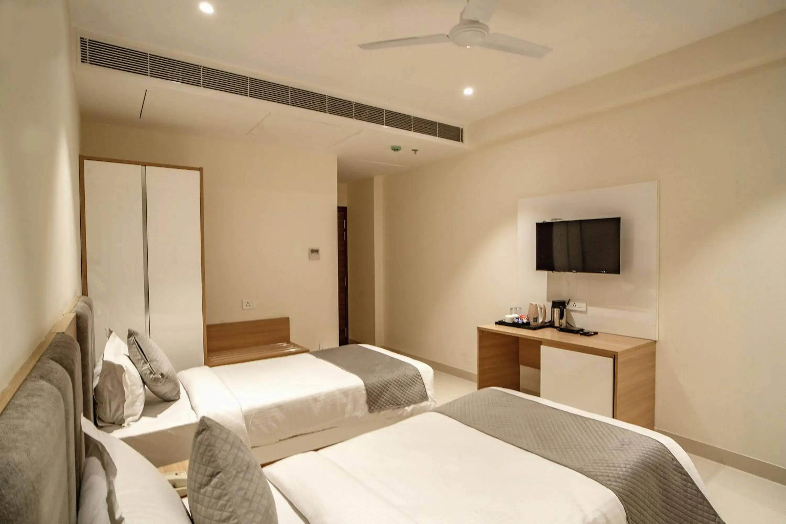 Bed in THE MANGAL VIEW RESIDENCY - A Luxury Boutique Business Hotel Bed in THE MANGAL VIEW RESIDENCY - A Luxury Boutique Business Hotel