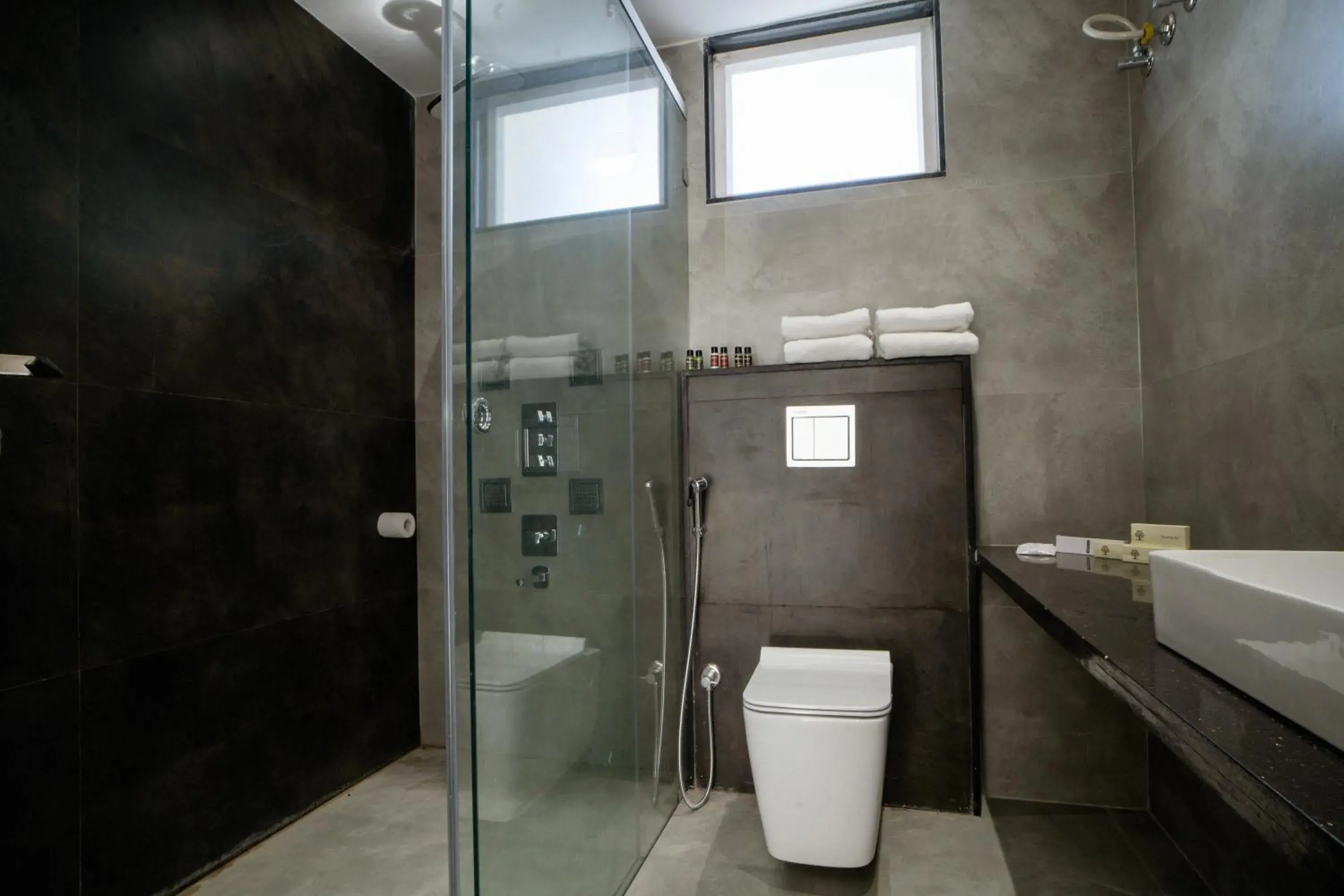 Shower in THE MANGAL VIEW RESIDENCY - A Luxury Boutique Business Hotel Shower in THE MANGAL VIEW RESIDENCY - A Luxury Boutique Business Hotel