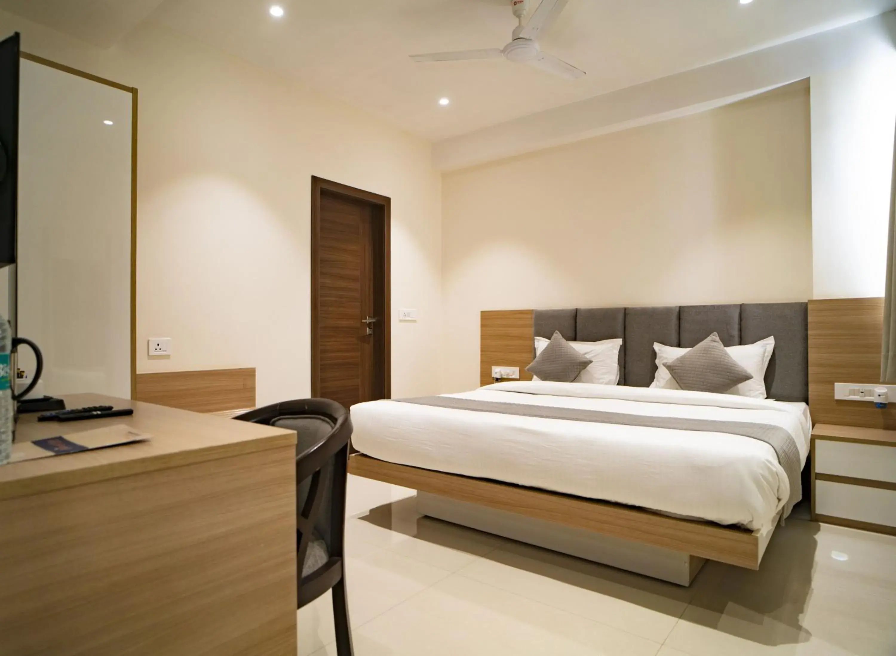 Living room, Bed in THE MANGAL VIEW RESIDENCY - A Luxury Boutique Business Hotel Living room, Bed in THE MANGAL VIEW RESIDENCY - A Luxury Boutique Business Hotel