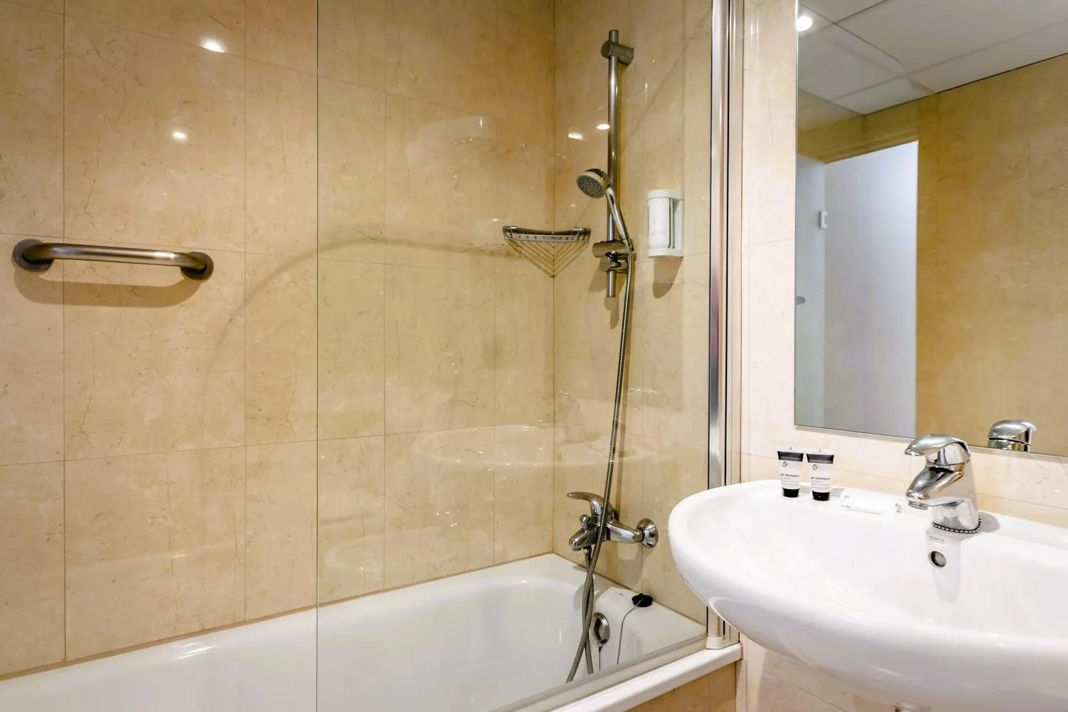 Bath in Hotel Palacios