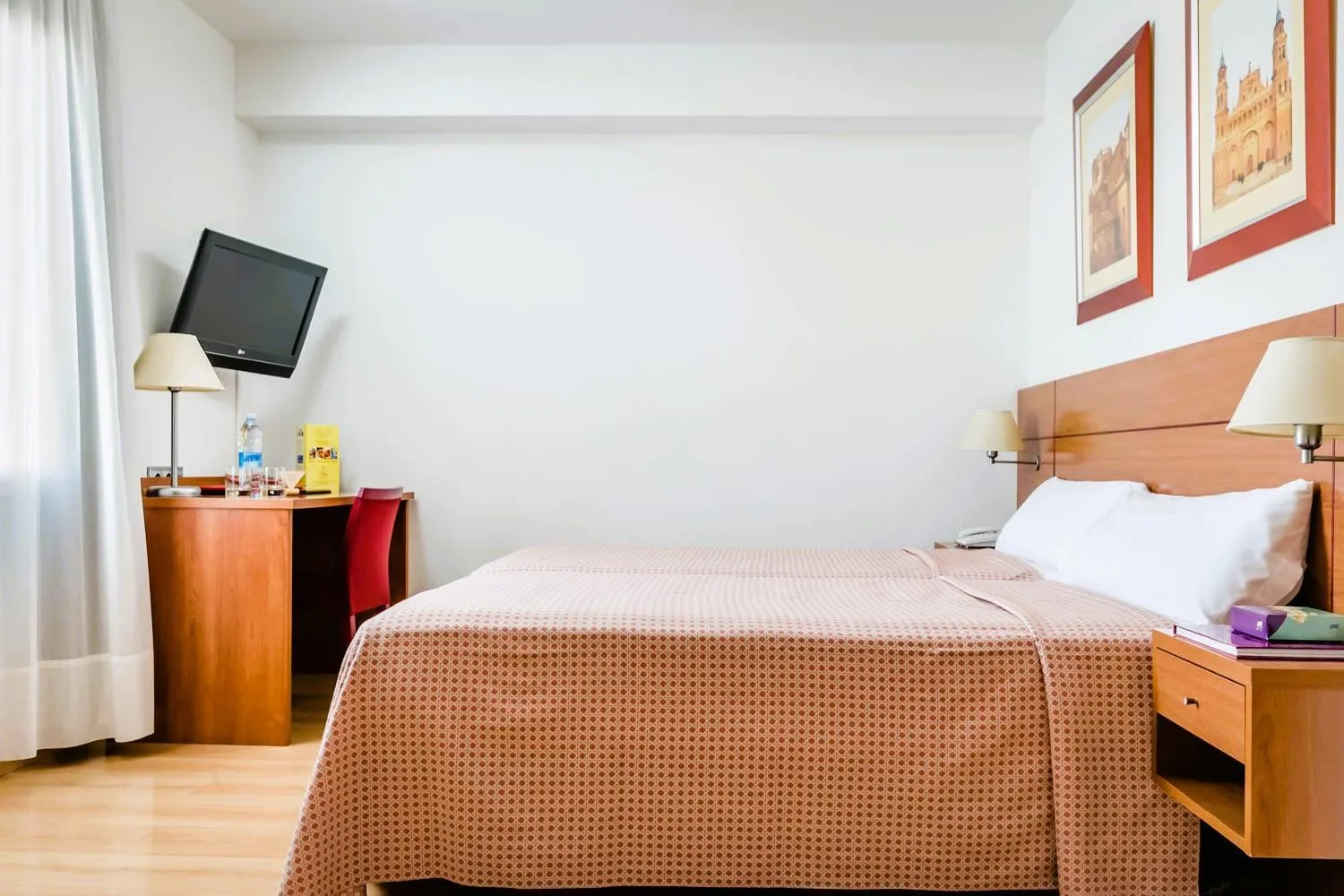 Bedroom, Bed in Hotel Palacios