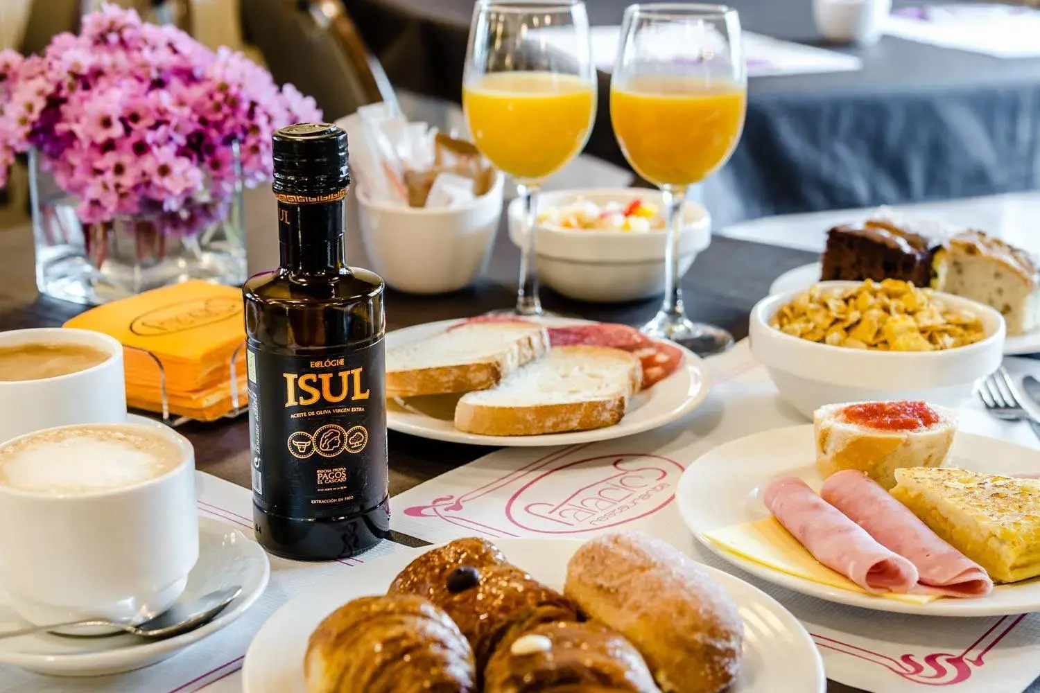 Breakfast in Hotel Palacios Breakfast in Hotel Palacios