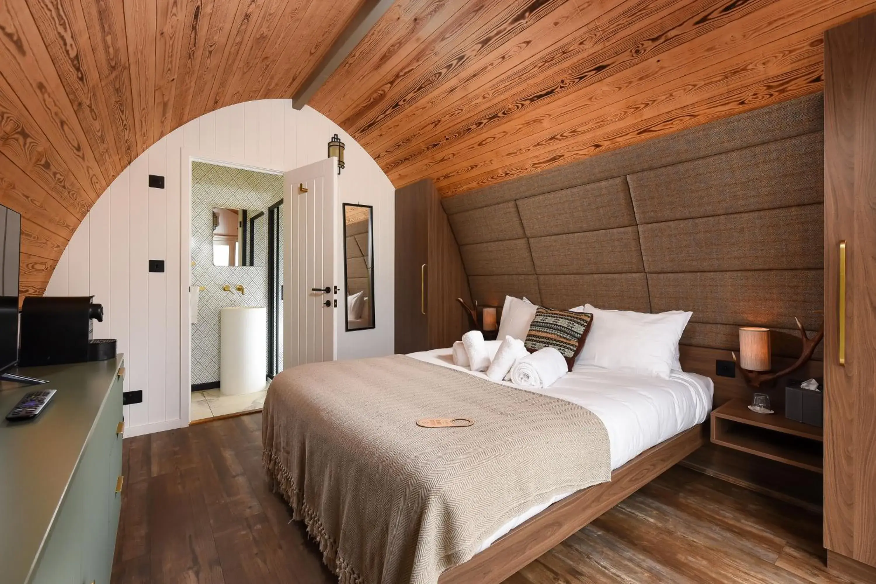 Guests, Bed in Bracken Hide Hotel Guests, Bed in Bracken Hide Hotel