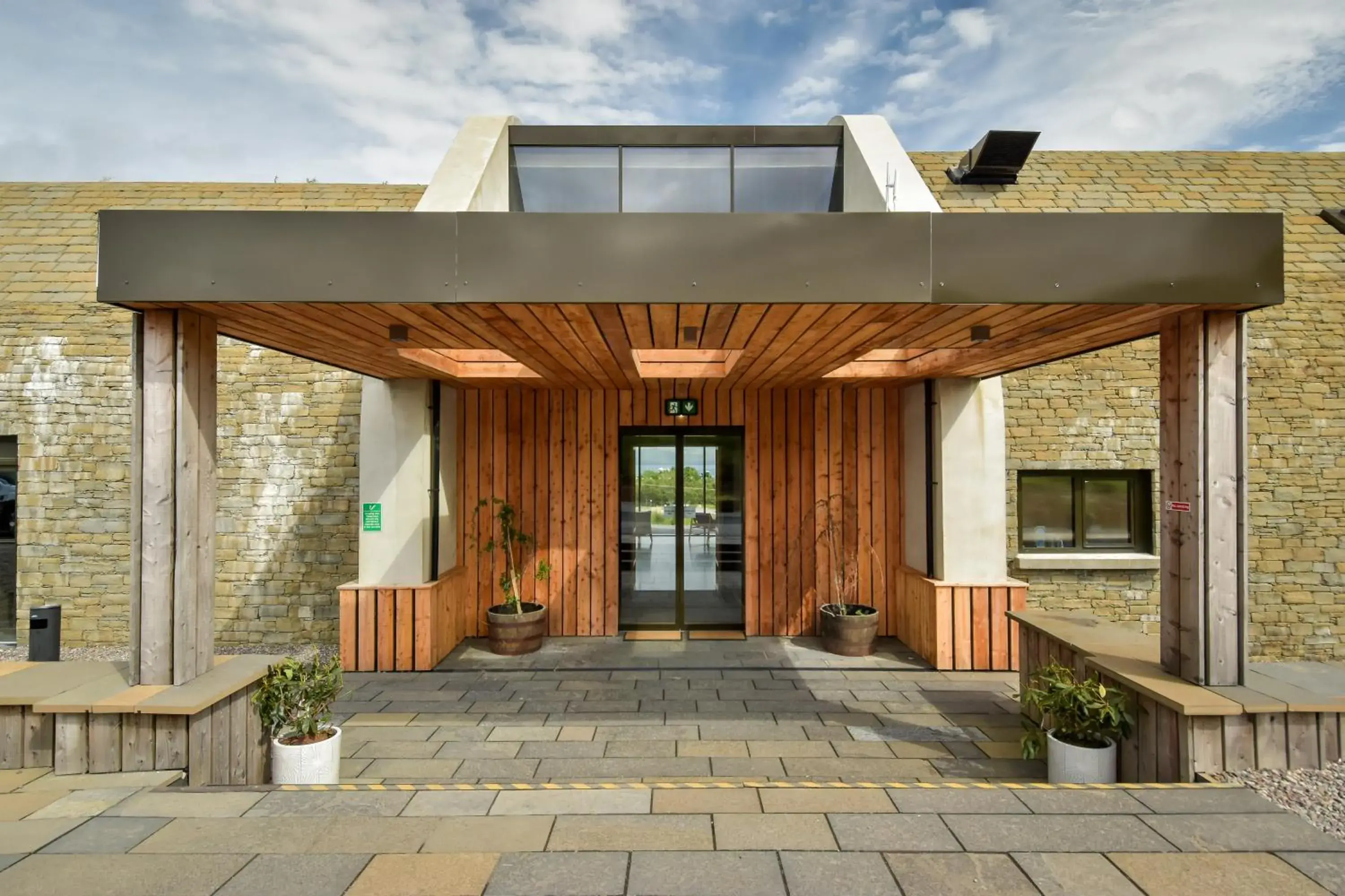 Facade/entrance in Bracken Hide Hotel Facade/entrance in Bracken Hide Hotel