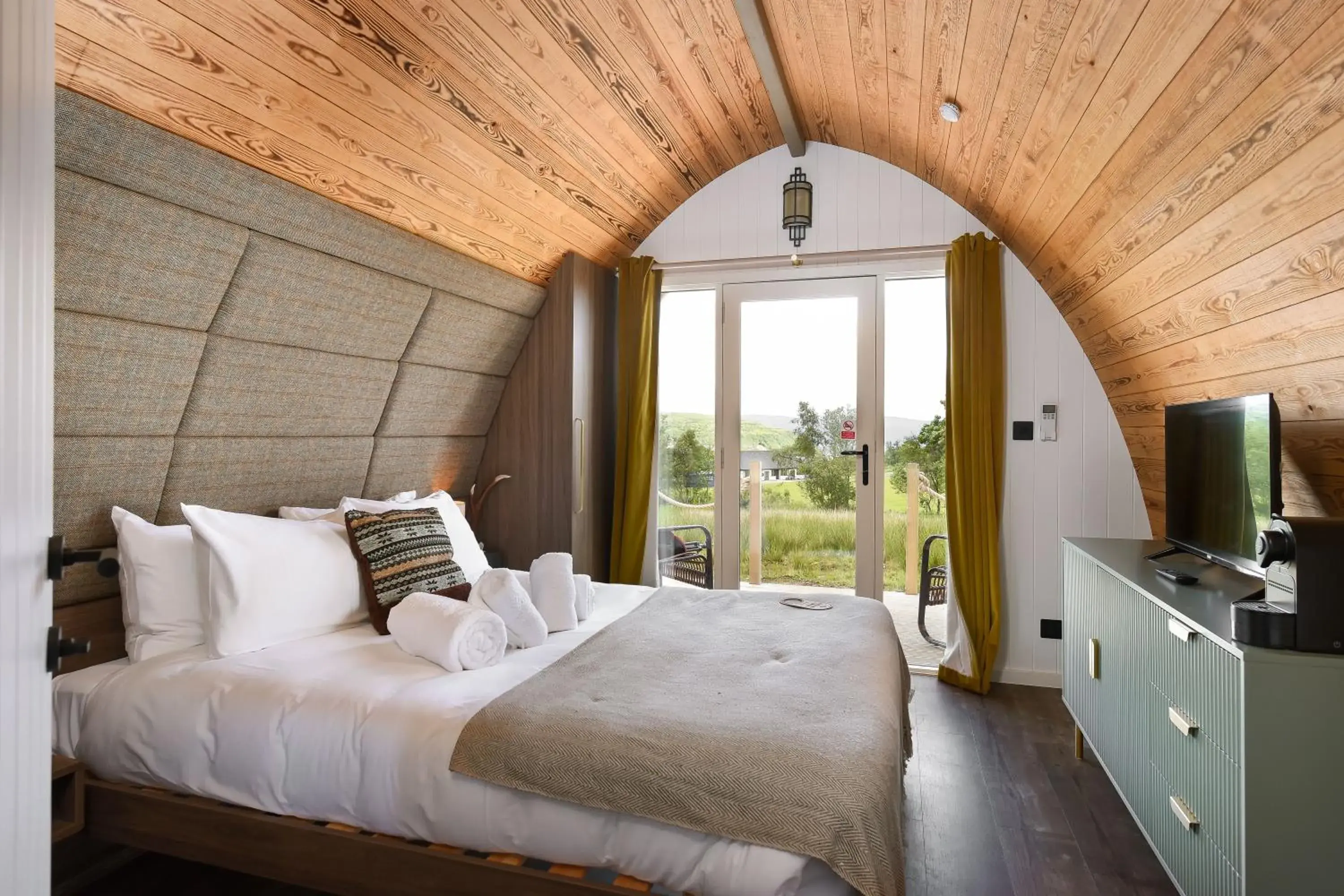 Guests, Bed in Bracken Hide Hotel Guests, Bed in Bracken Hide Hotel