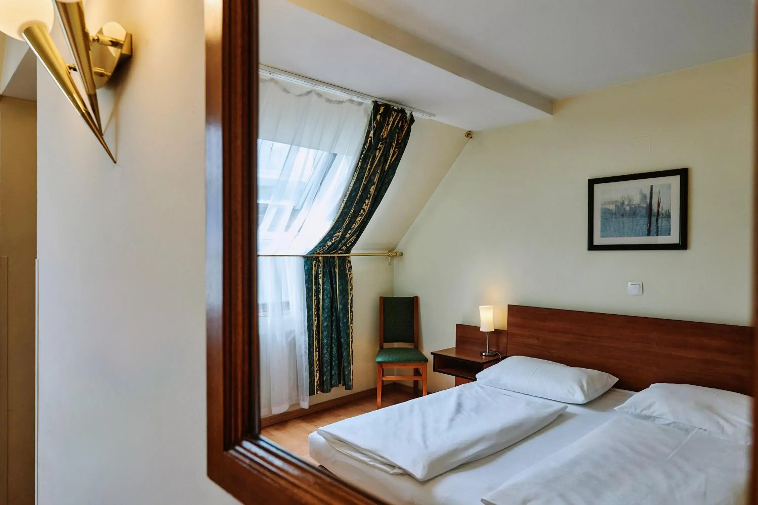 Photo of the whole room, Bed in Hotel Deutschmeister Photo of the whole room, Bed in Hotel Deutschmeister