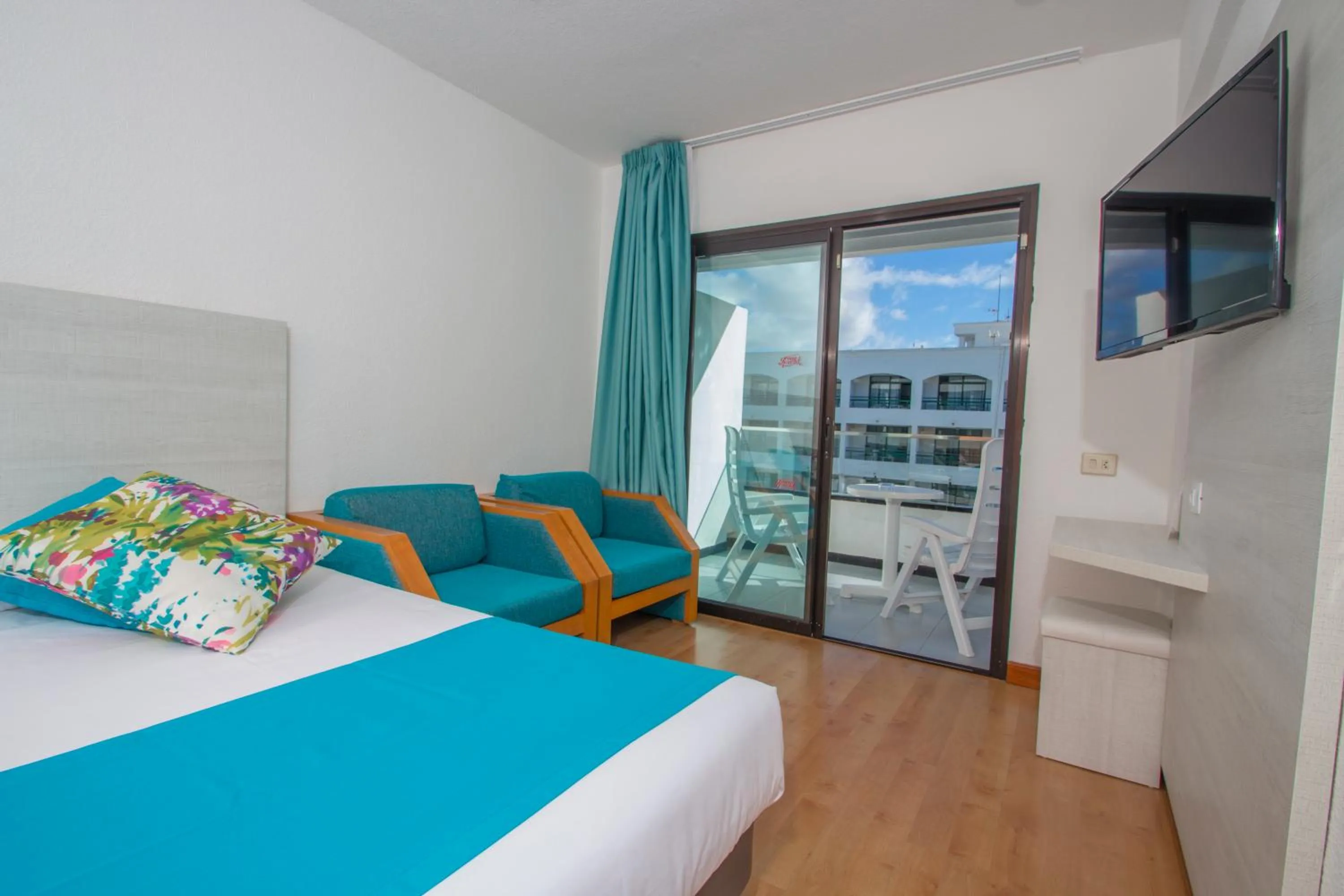 Photo of the whole room, Bed in Hotel Green Field