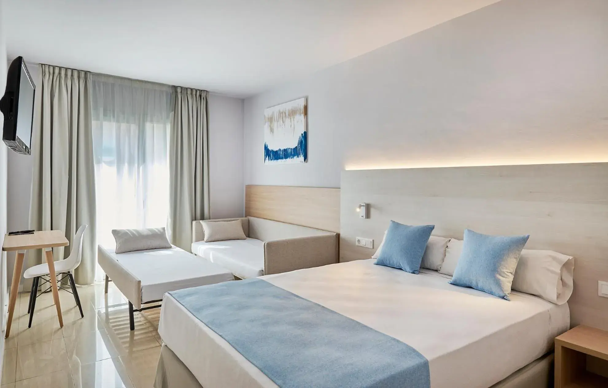 Quadruple Room with Balcony in URH Excelsior Quadruple Room with Balcony in URH Excelsior