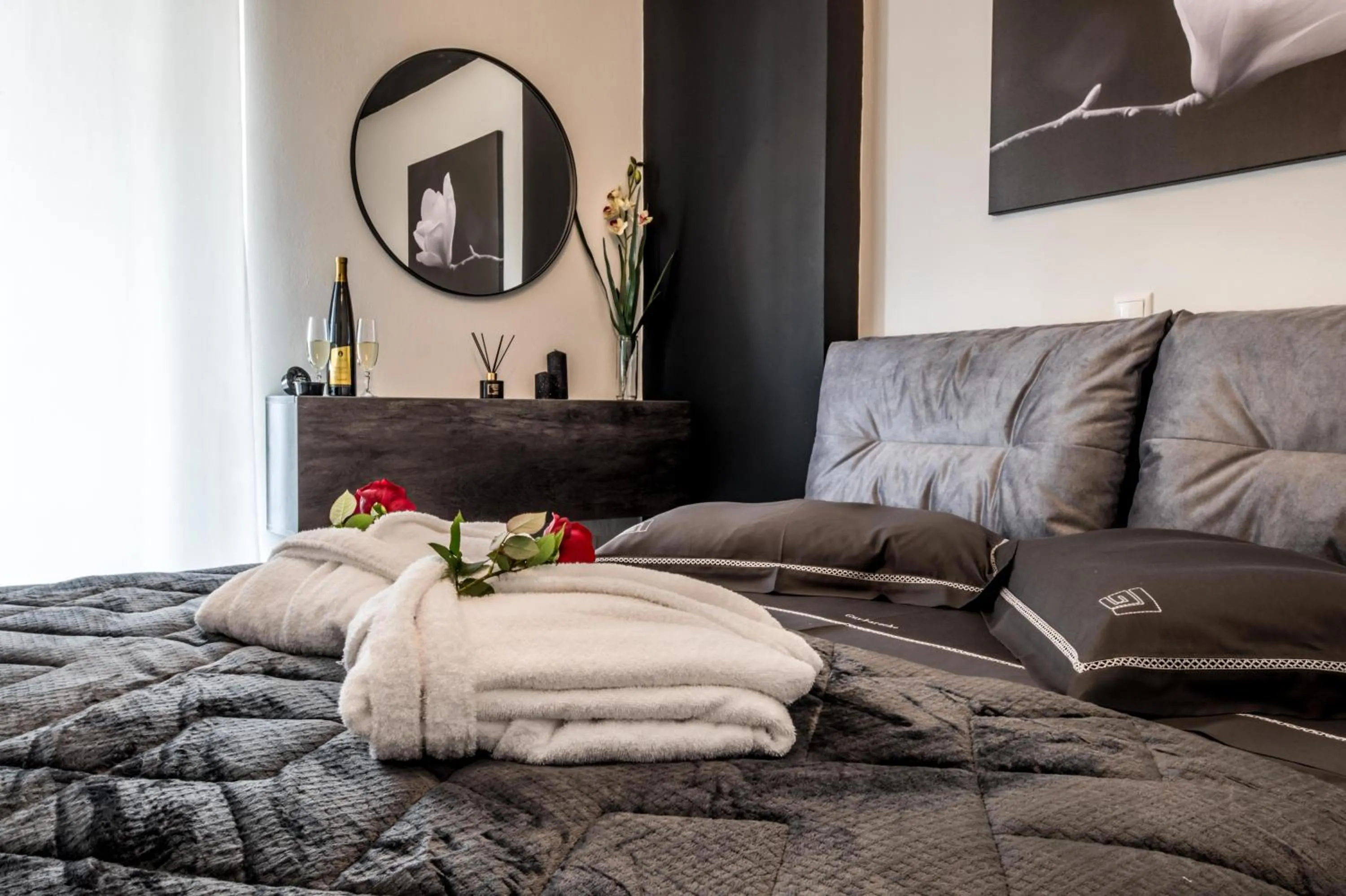 Photo of the whole room, Bed in Escape Luxury Apartment