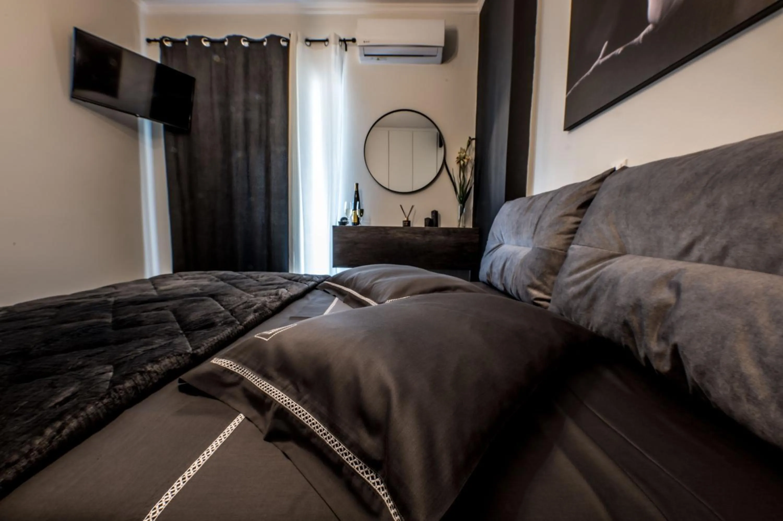 TV and multimedia, Bed in Escape Luxury Apartment