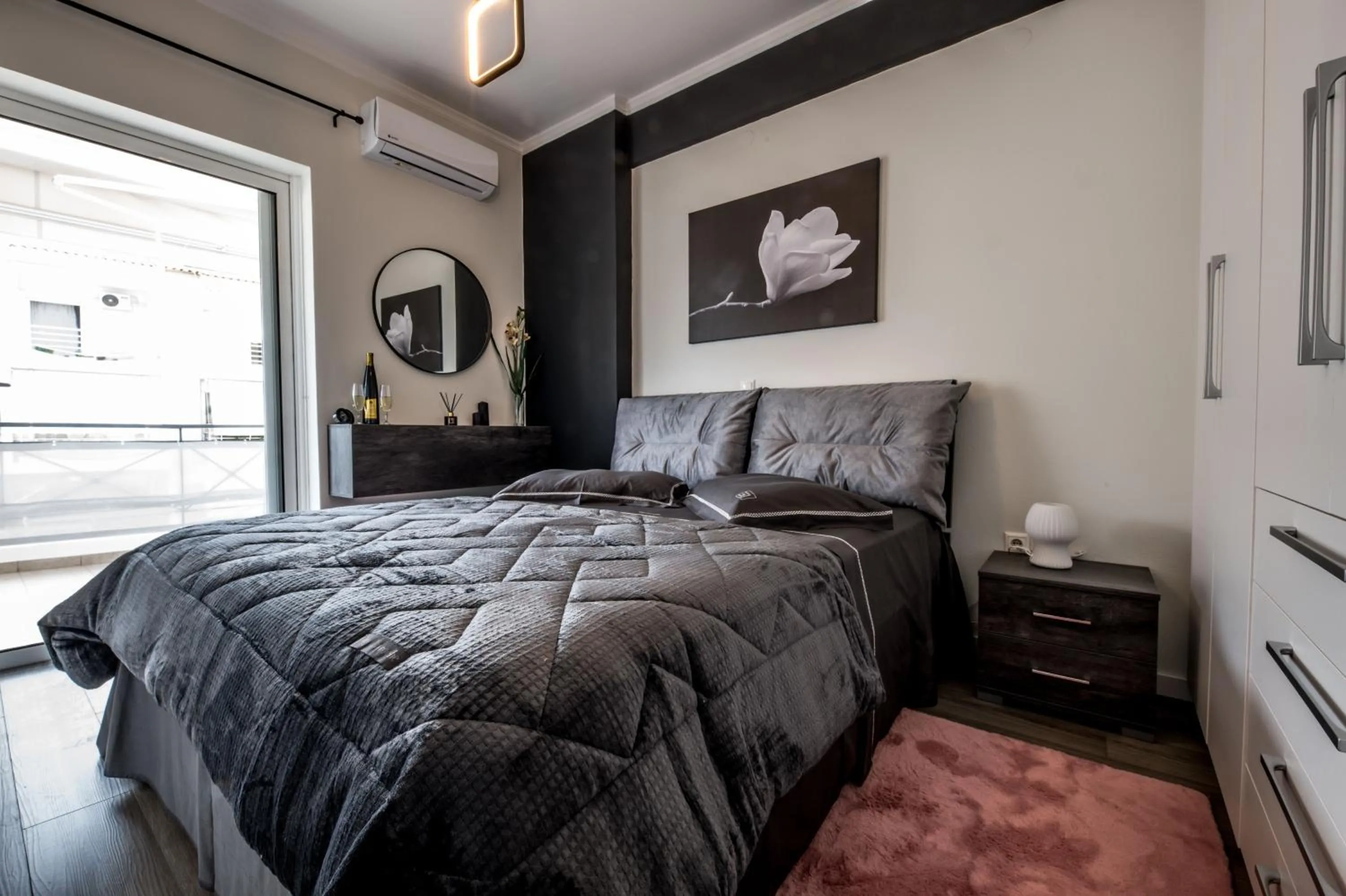 Photo of the whole room, Bed in Escape Luxury Apartment
