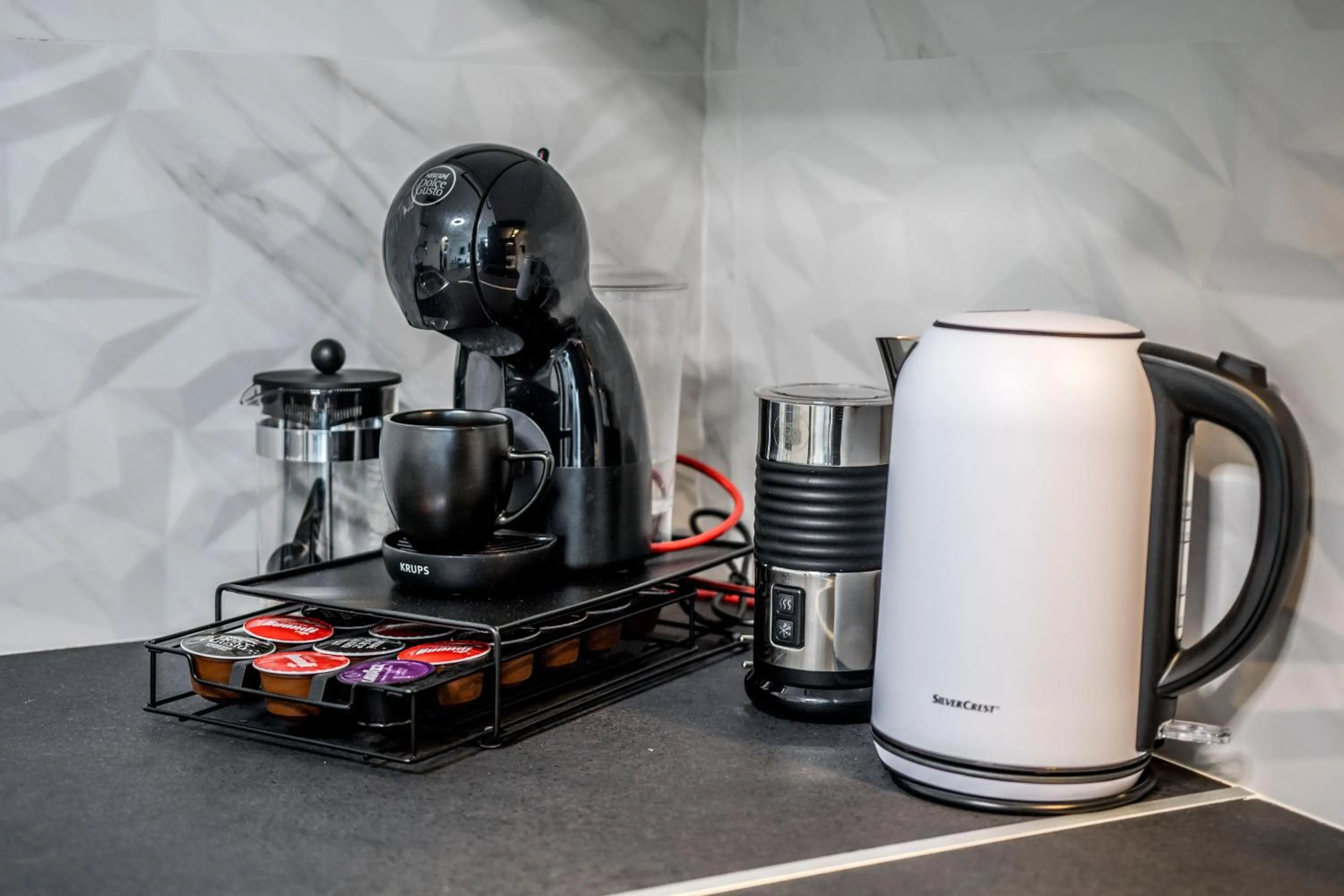 Coffee/tea facilities in Escape Luxury Apartment