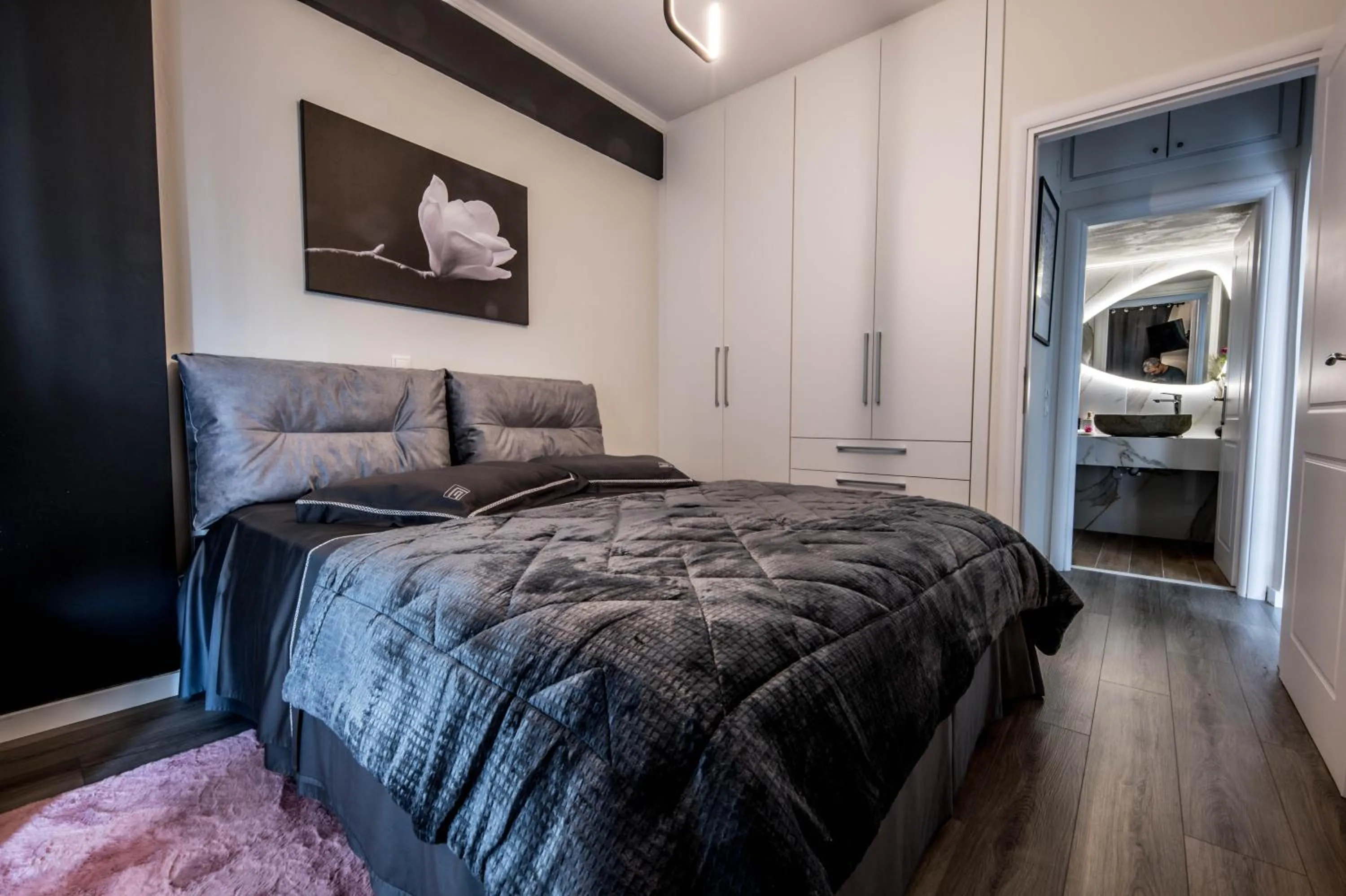 Photo of the whole room, Bed in Escape Luxury Apartment