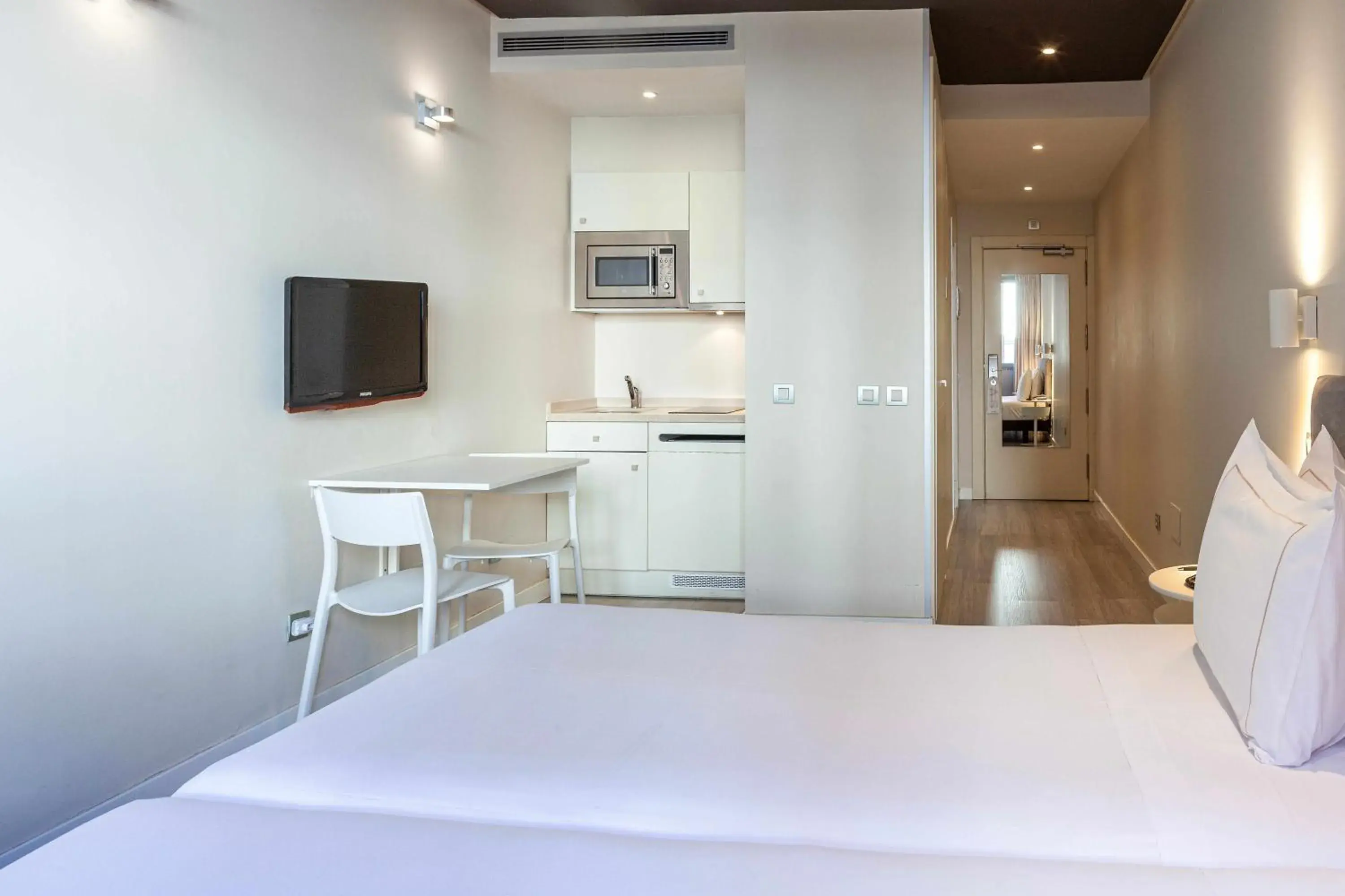 Facility for disabled guests, Bed in Suites Viena Plaza de España Facility for disabled guests, Bed in Suites Viena Plaza de España