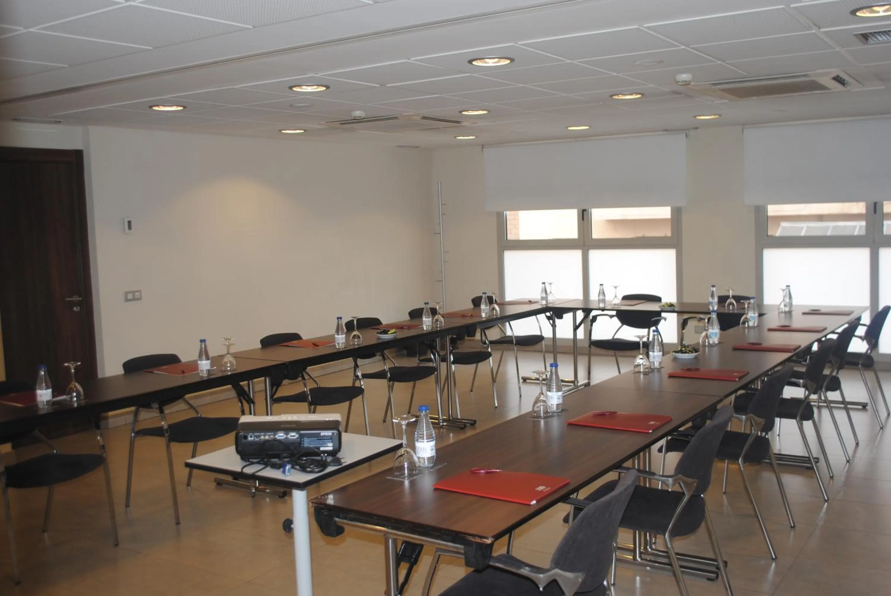 Meeting/conference room in Suites Viena Plaza de España