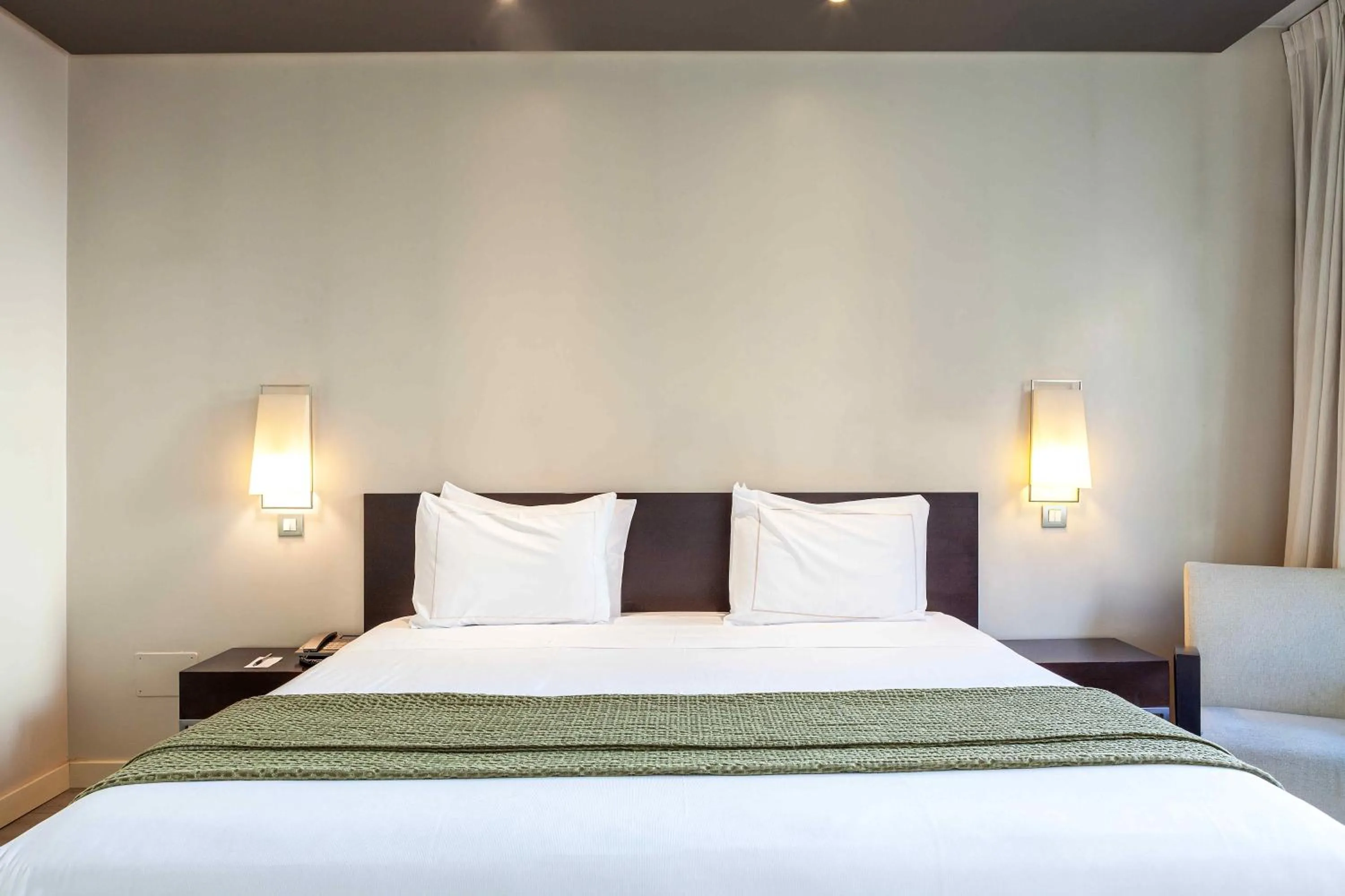 Bed in Suites Viena Plaza de España