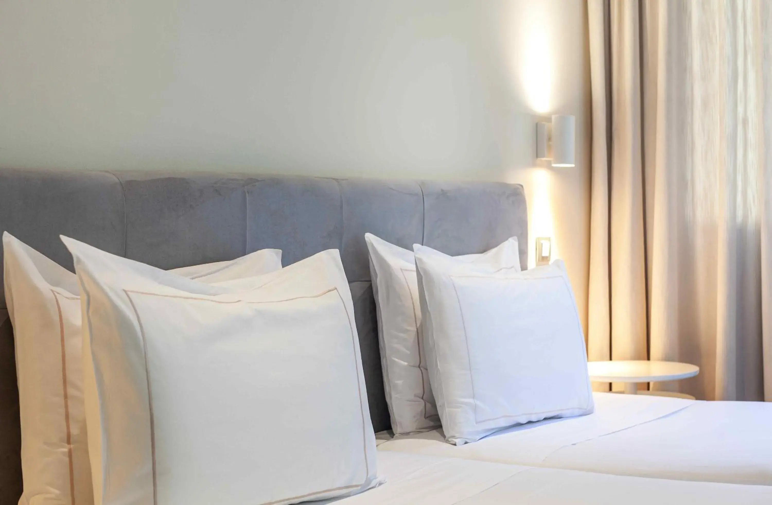 Bed in Suites Viena Plaza de España Bed in Suites Viena Plaza de España