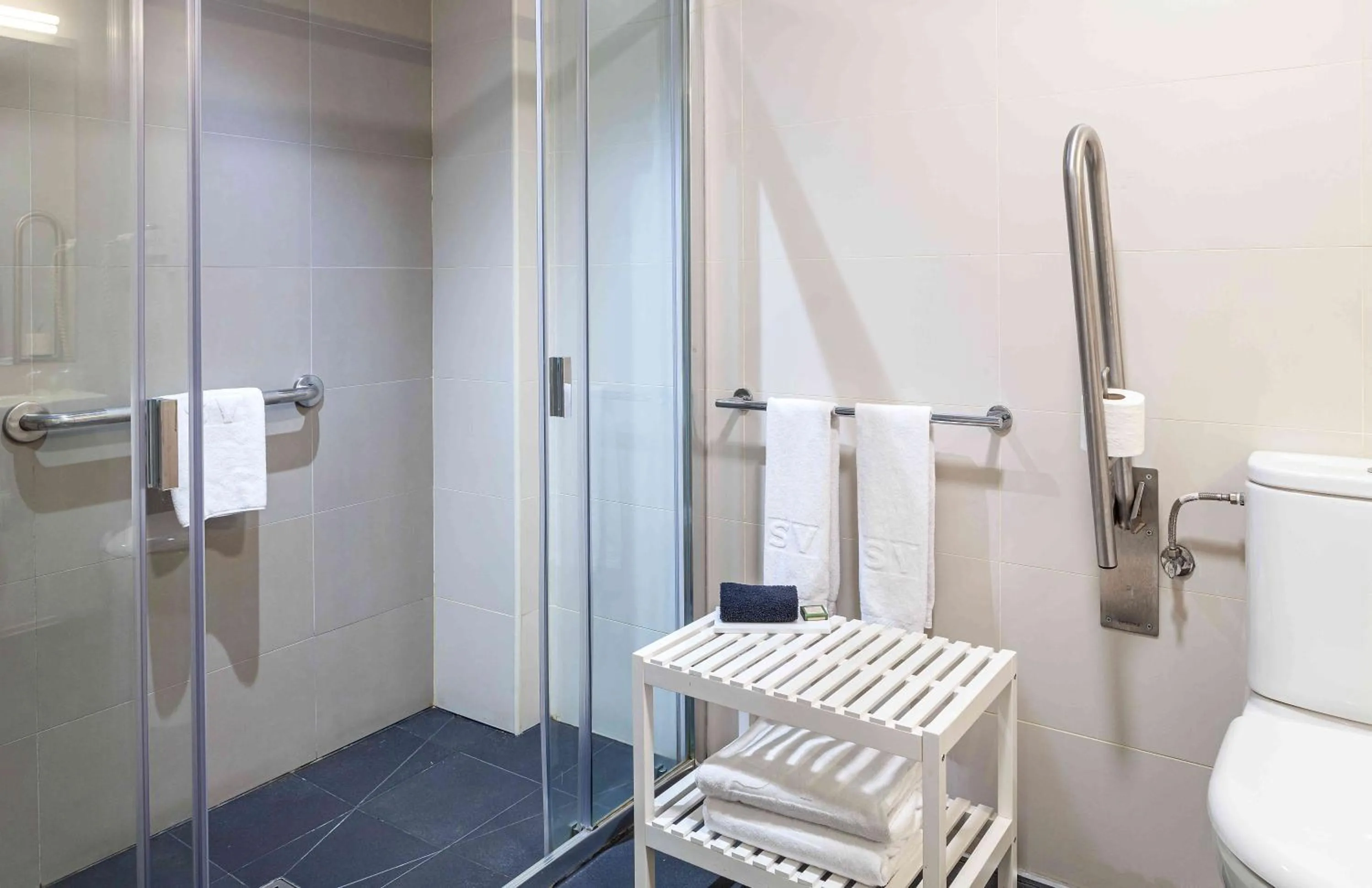 Shower in Suites Viena Plaza de España