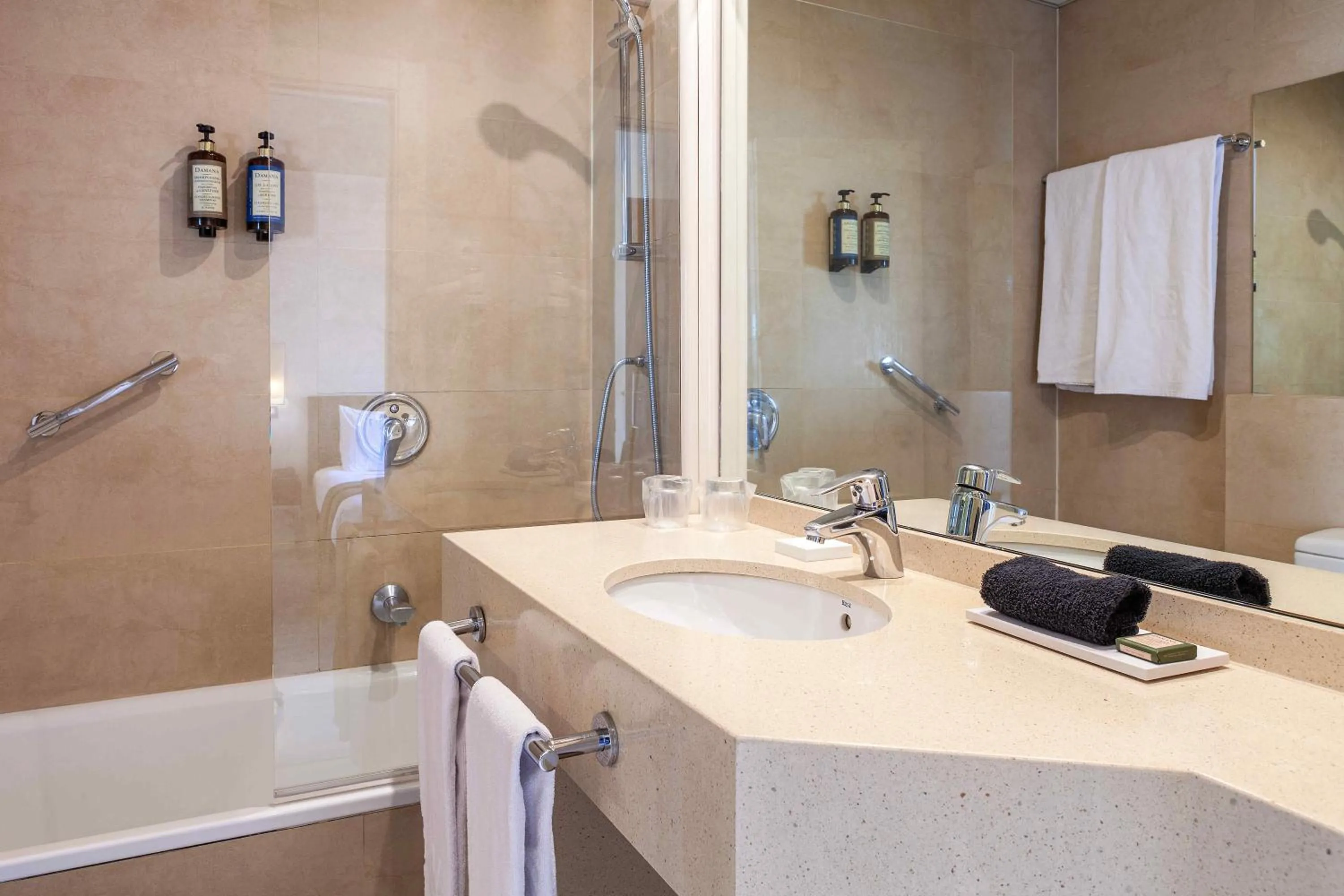 Bathroom in Suites Viena Plaza de España